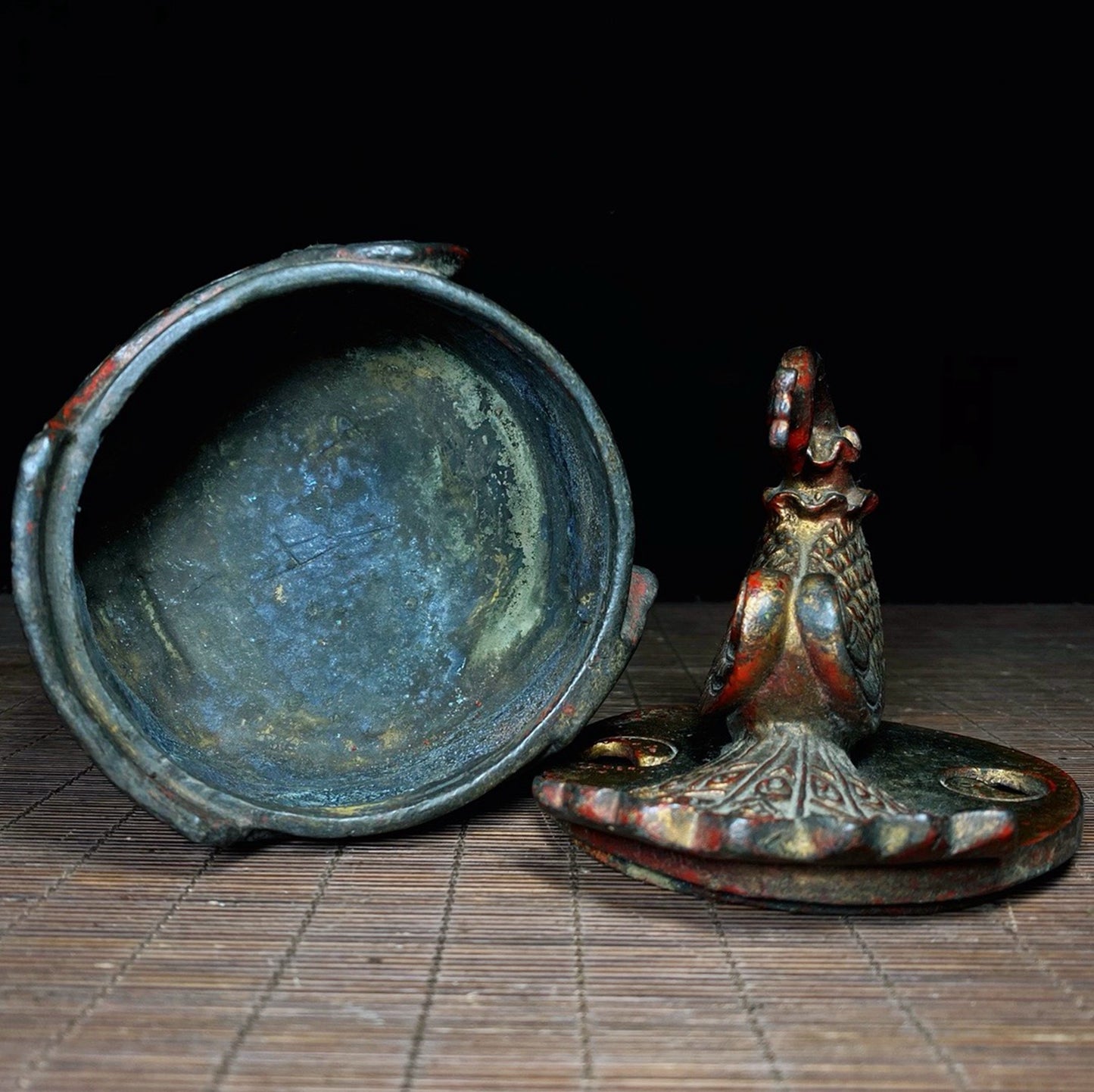 Old copper tire mud gold peacock furnace