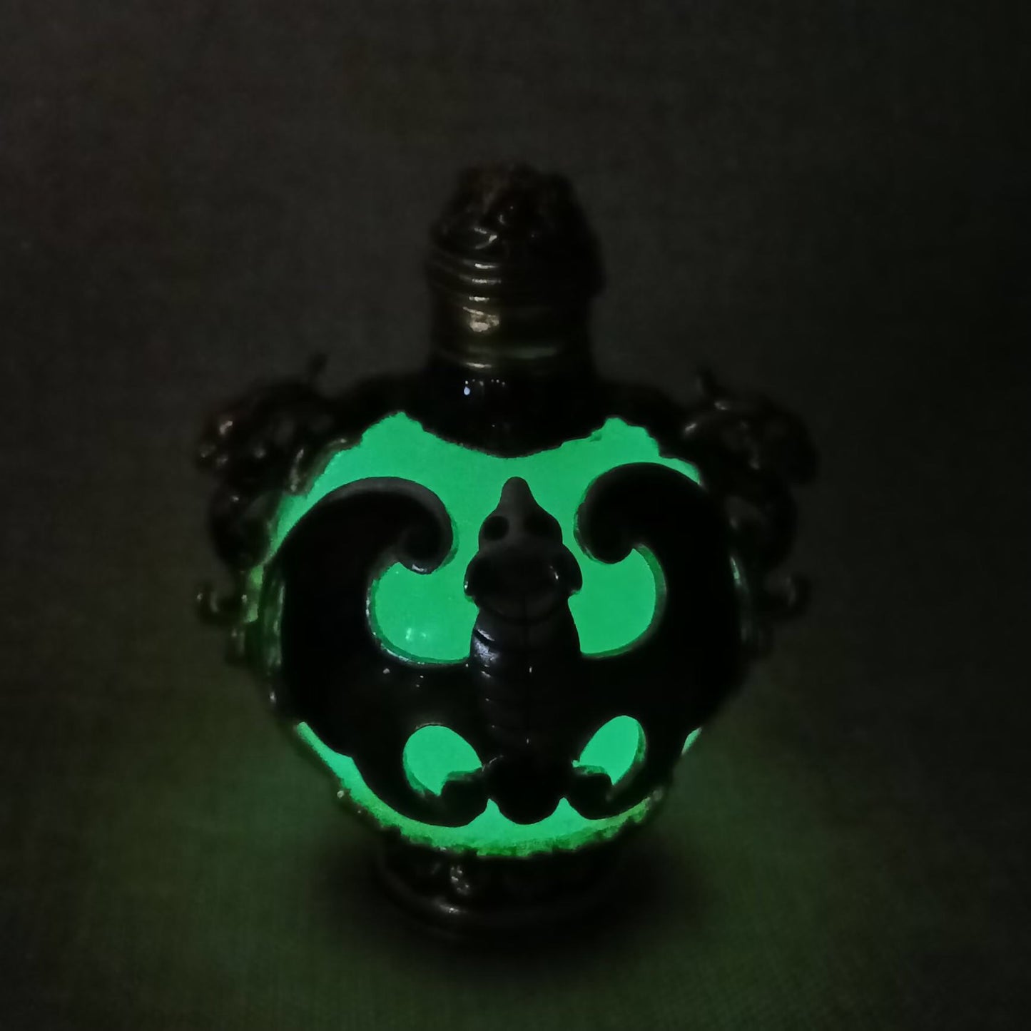 Chinese antique copper inlaid cloisonn é luminous snuff bottle