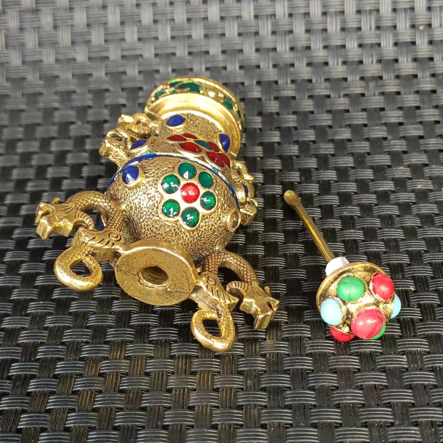 Chinese antique copper inlaid cloisonn é snuff bottle
