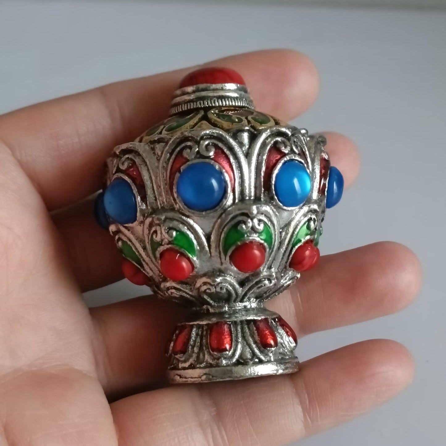 Chinese antique copper inlaid cloisonn é snuff bottle