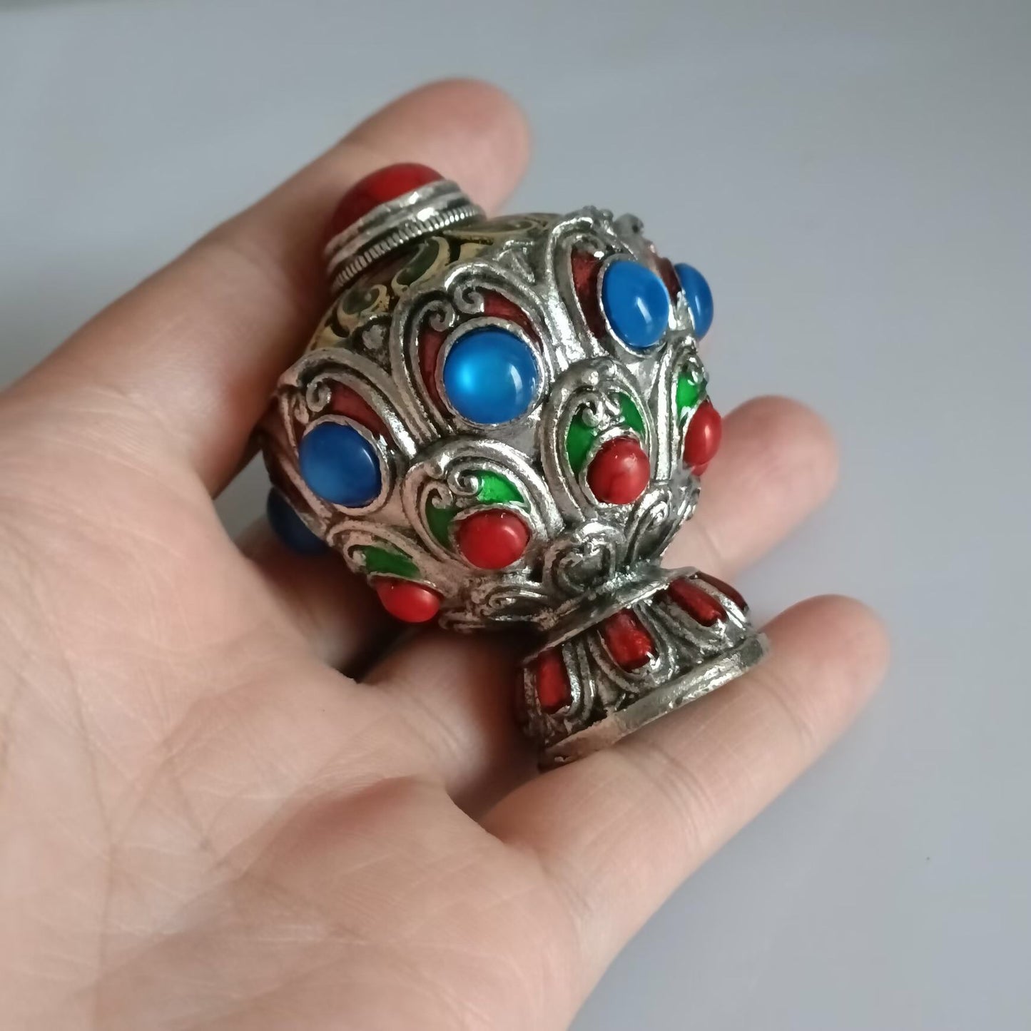 Chinese antique copper inlaid cloisonn é snuff bottle