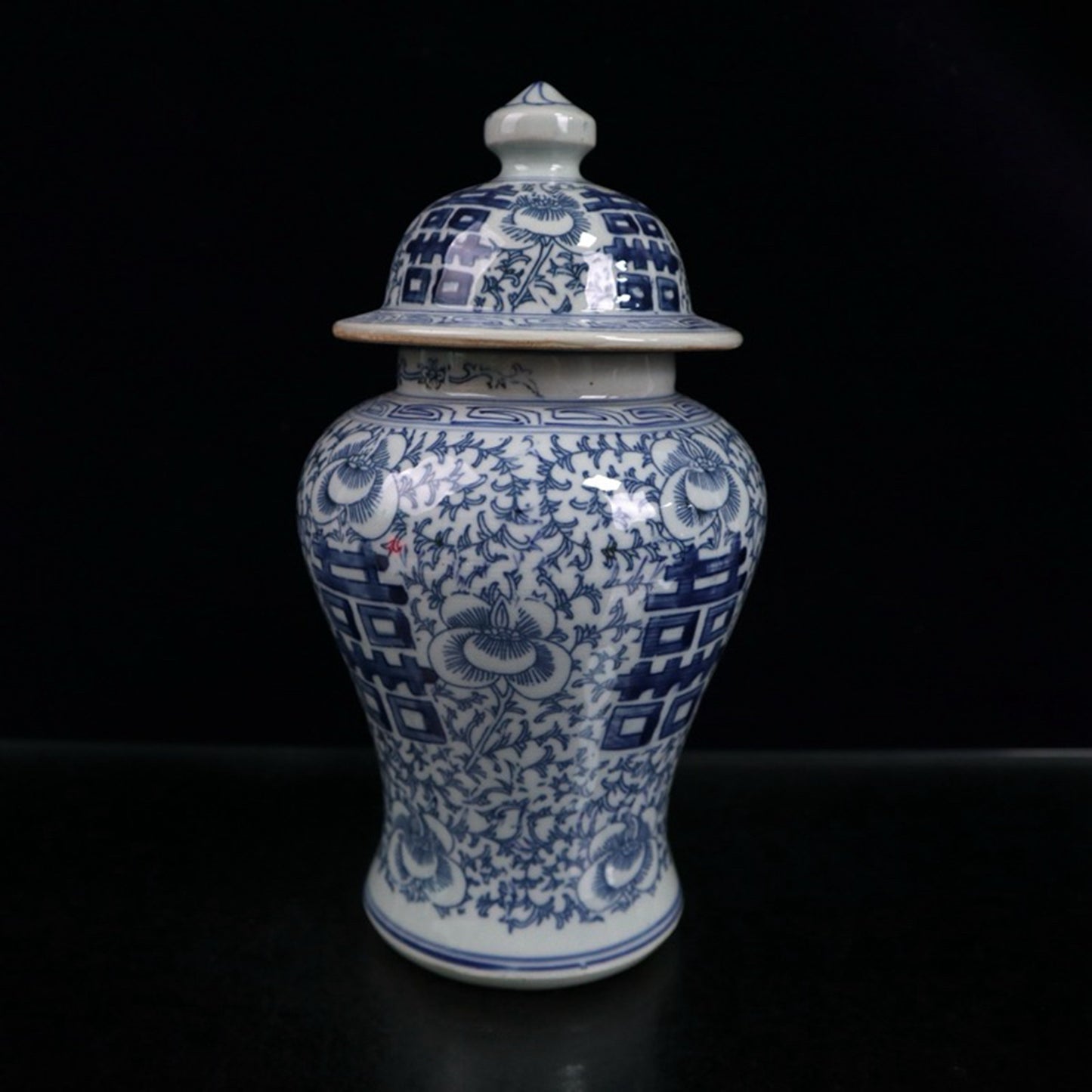 Blue and white double happiness entangled branch lotus pattern general jar