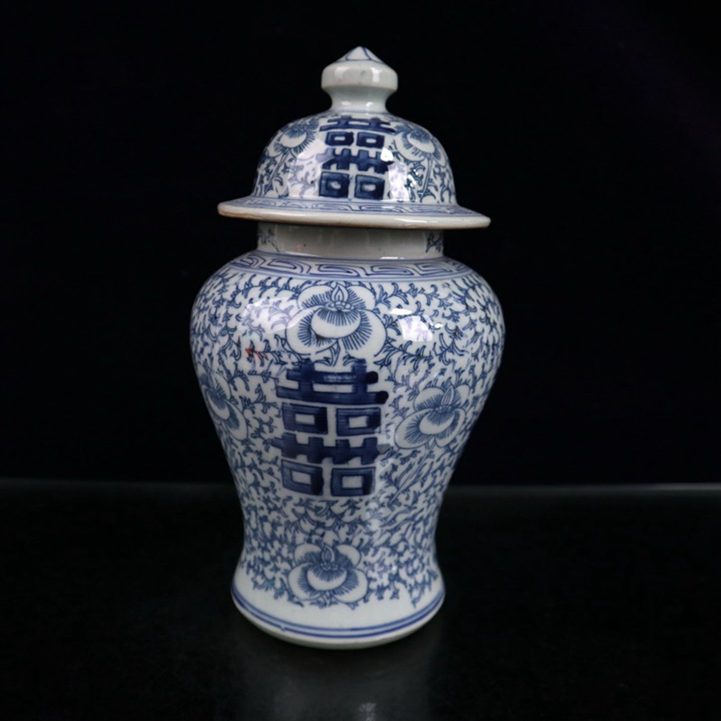 Blue and white double happiness entangled branch lotus pattern general jar