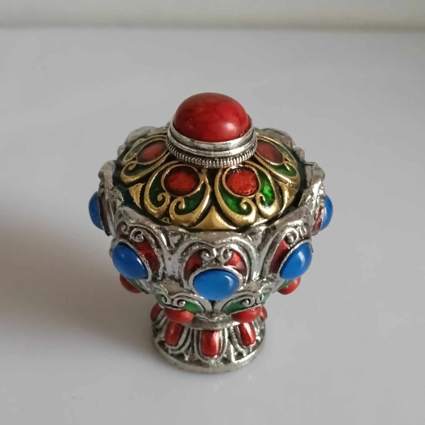 Chinese antique copper inlaid cloisonn é snuff bottle