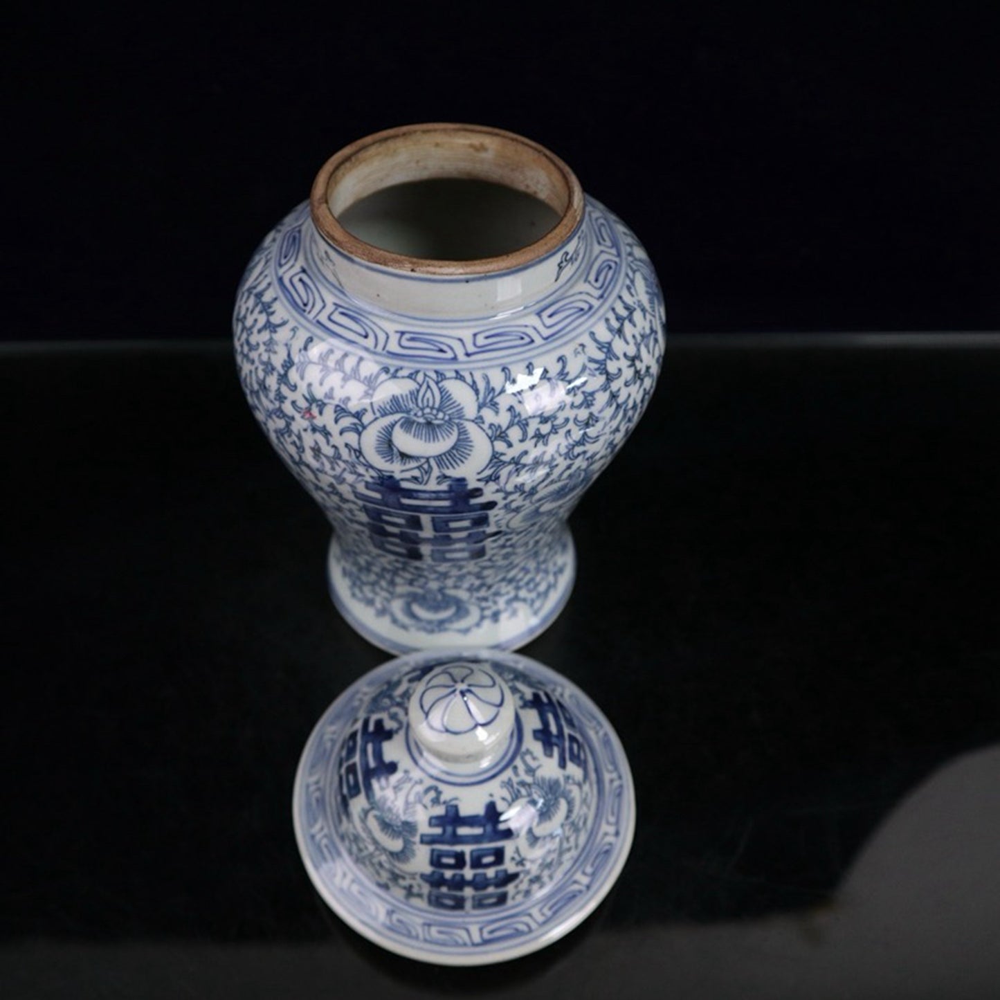 Blue and white double happiness entangled branch lotus pattern general jar