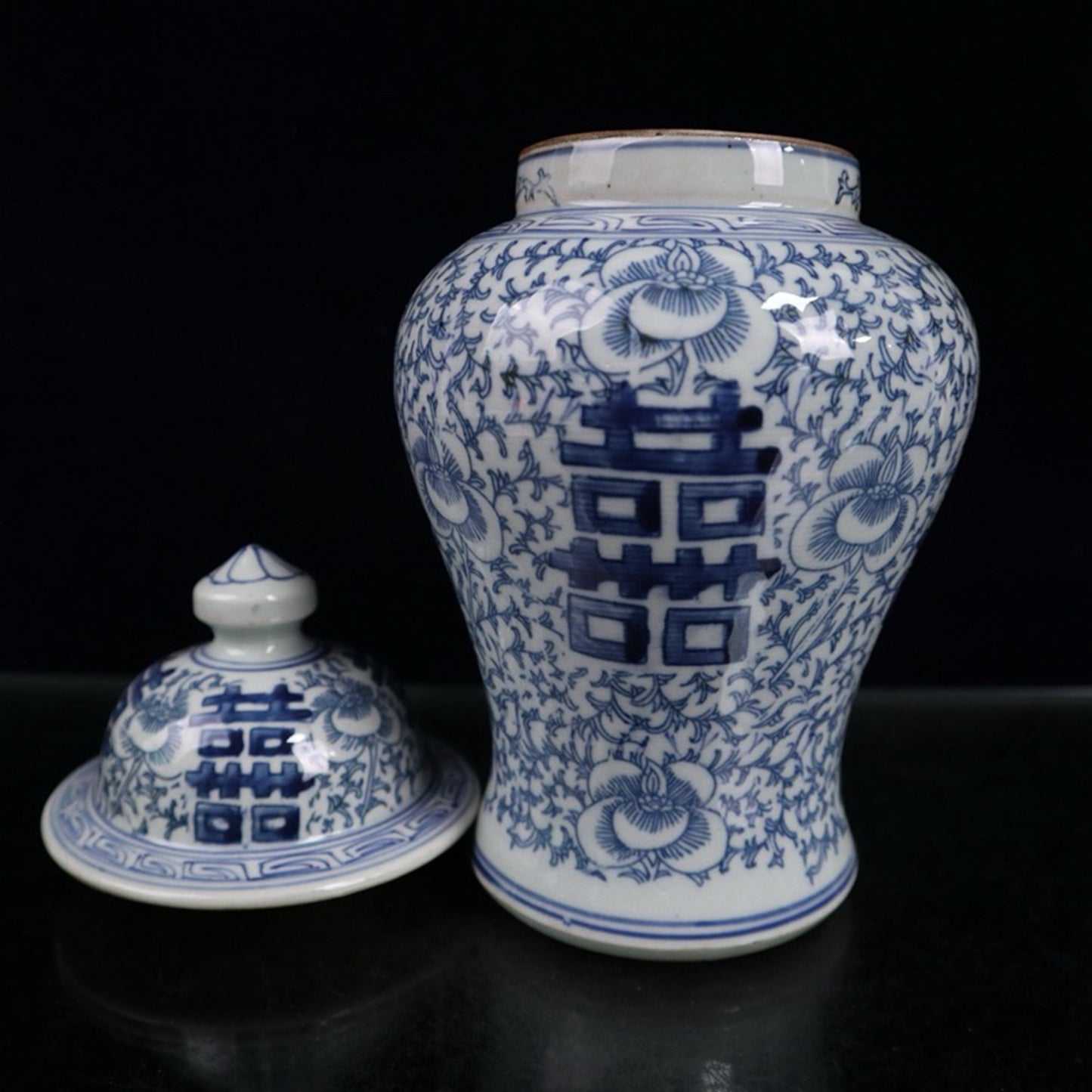 Blue and white double happiness entangled branch lotus pattern general jar