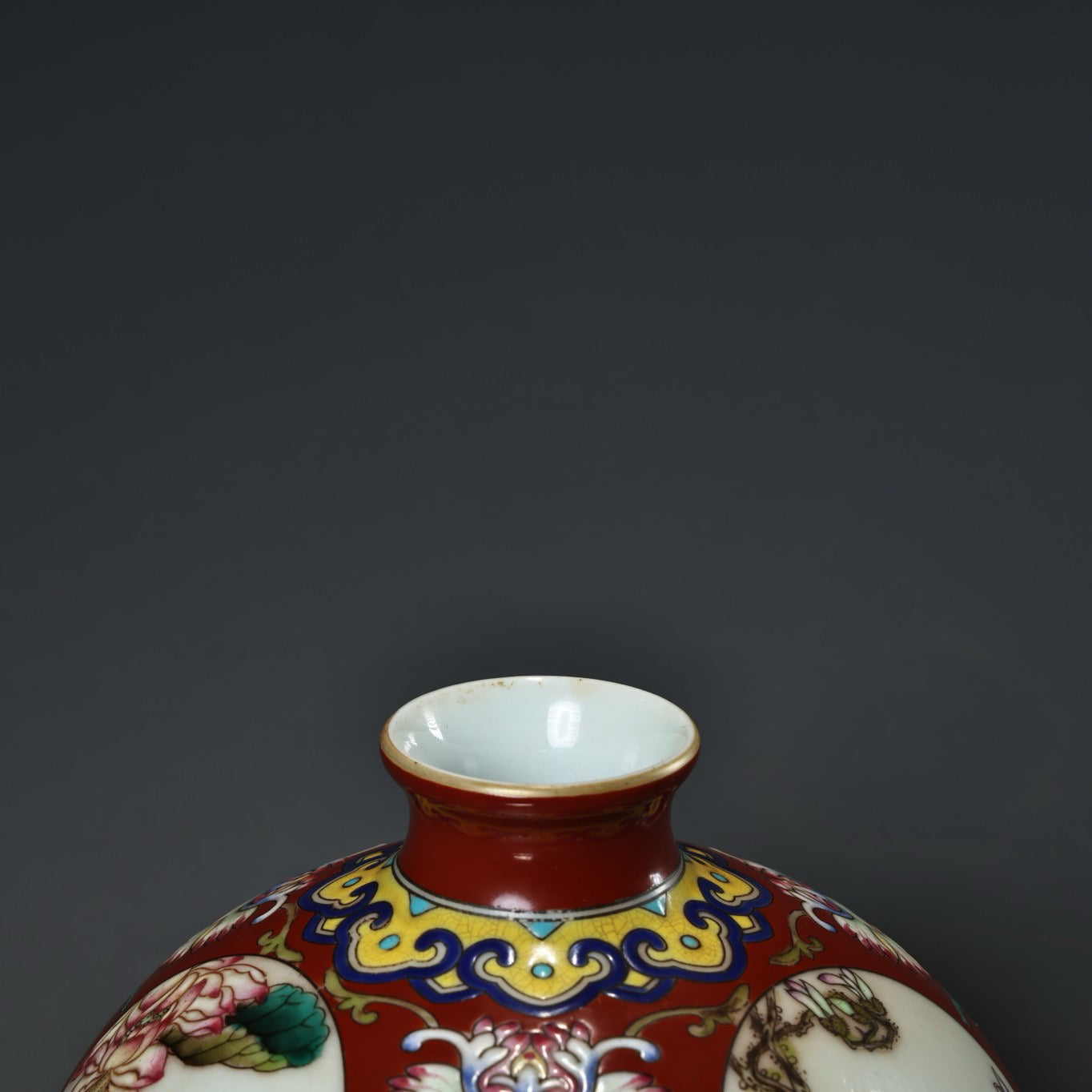 Chinese antique hand-painted pink porcelain vase and jar