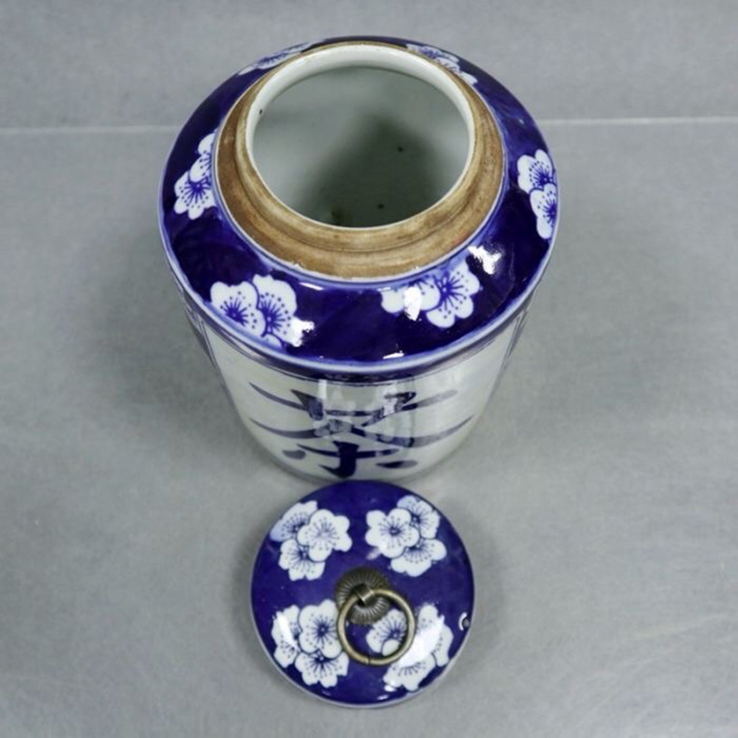 Blue and white ice plum tea patterned lid jar