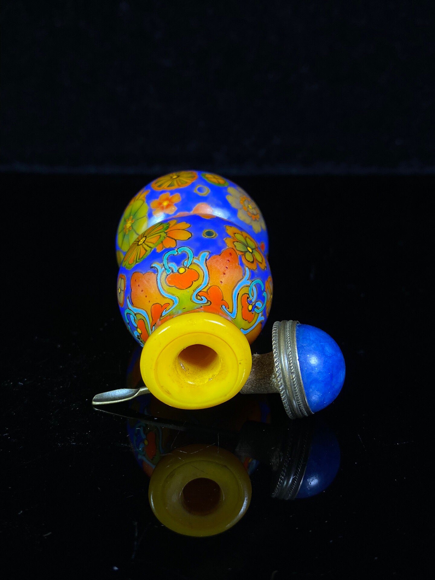 Chinese antique glazed painted enamel colored snuff bottle