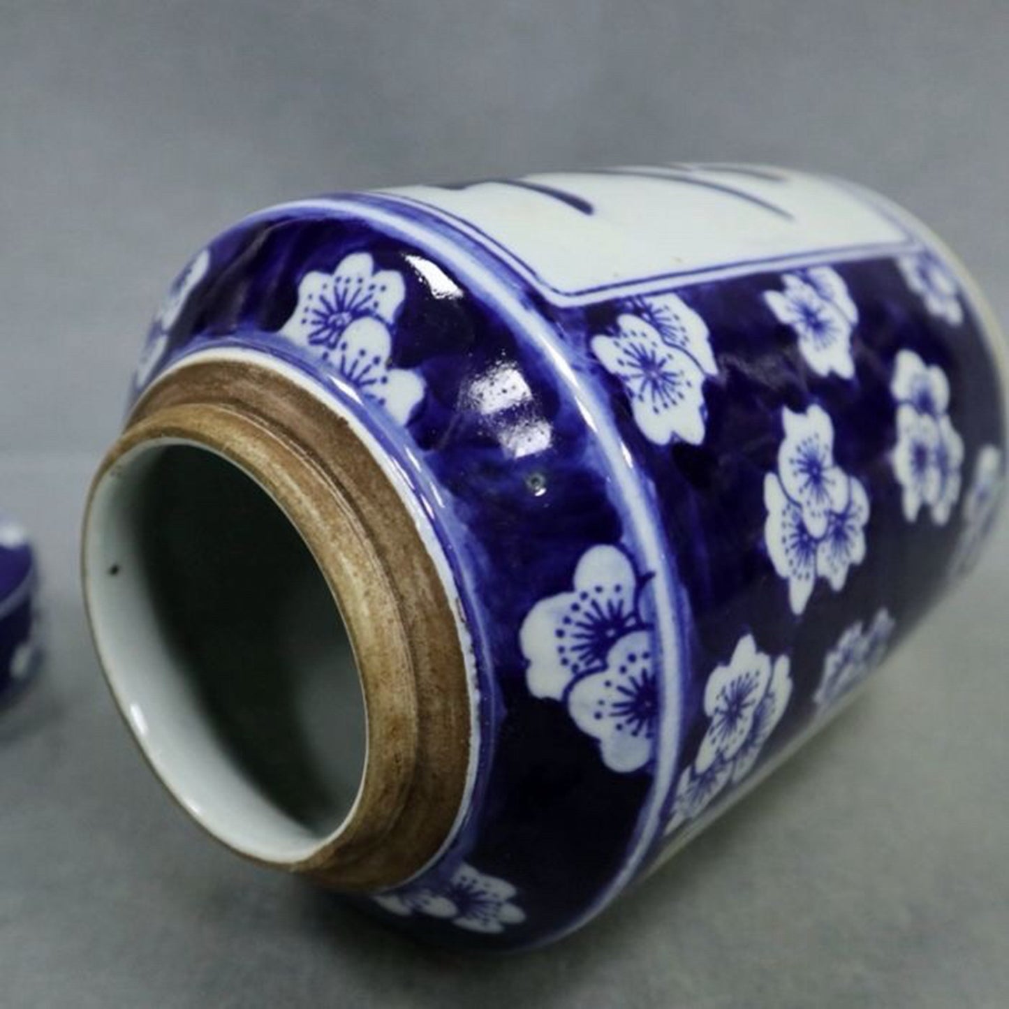 Blue and white ice plum tea patterned lid jar