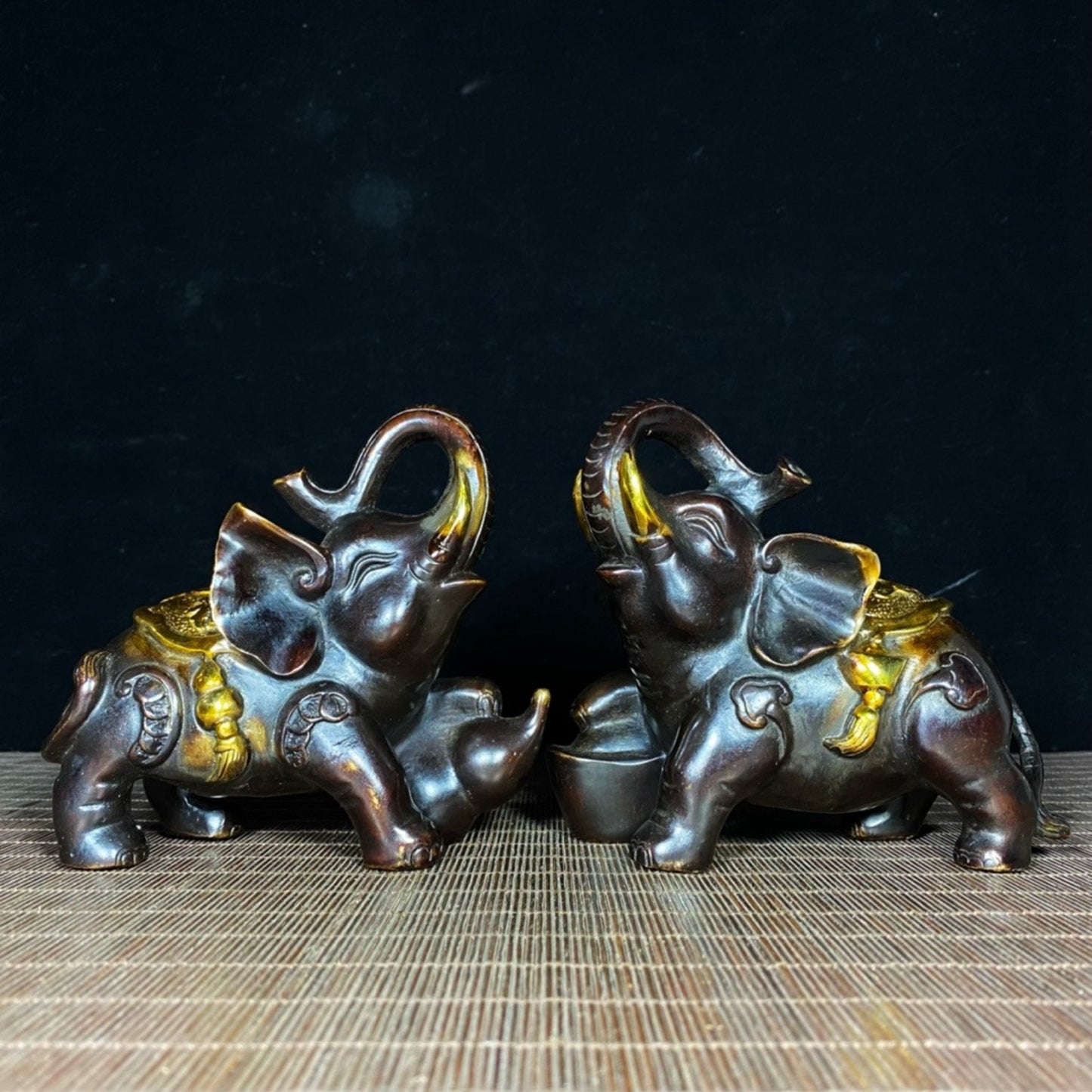 A pair of pure copper gold-plated fortune elephants