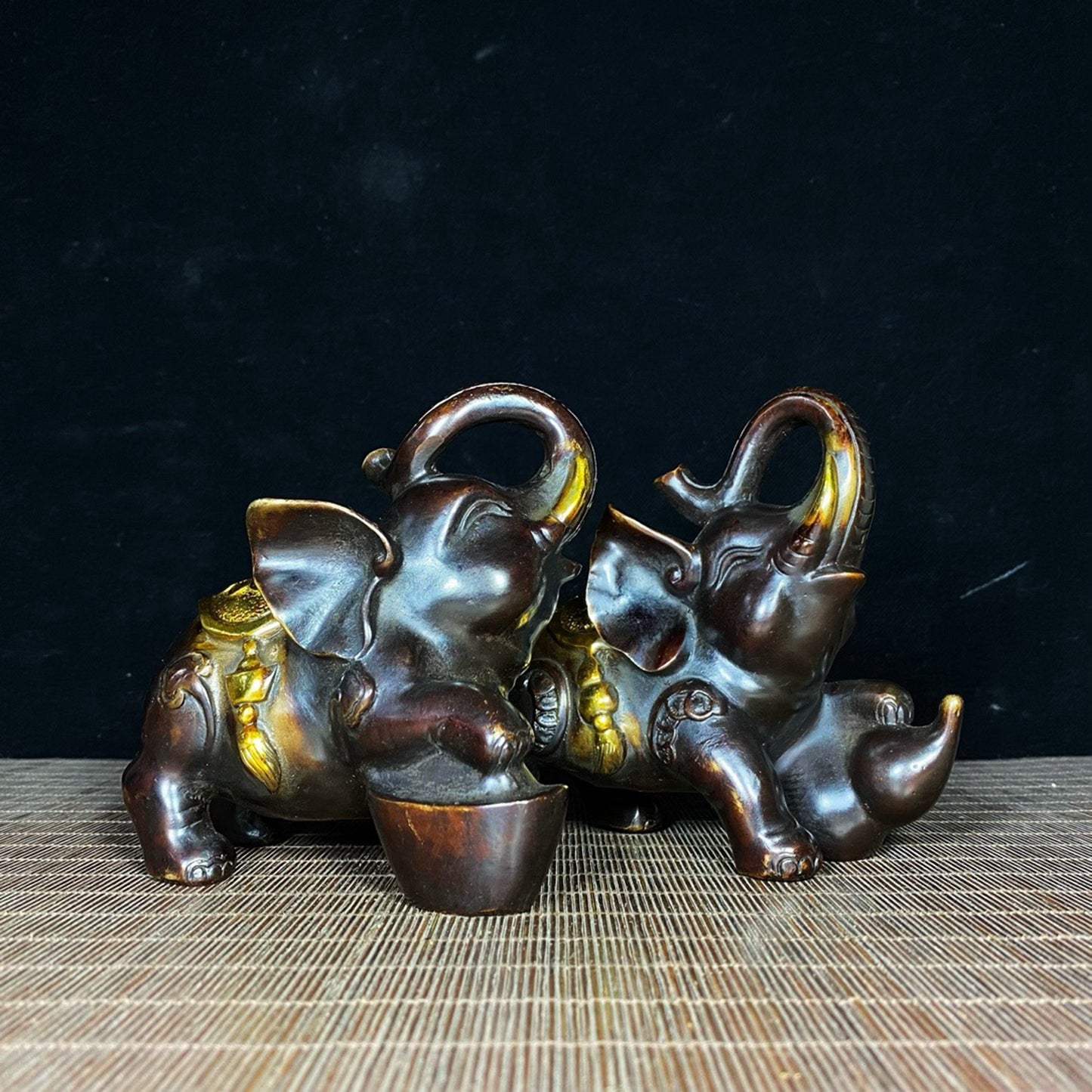 A pair of pure copper gold-plated fortune elephants