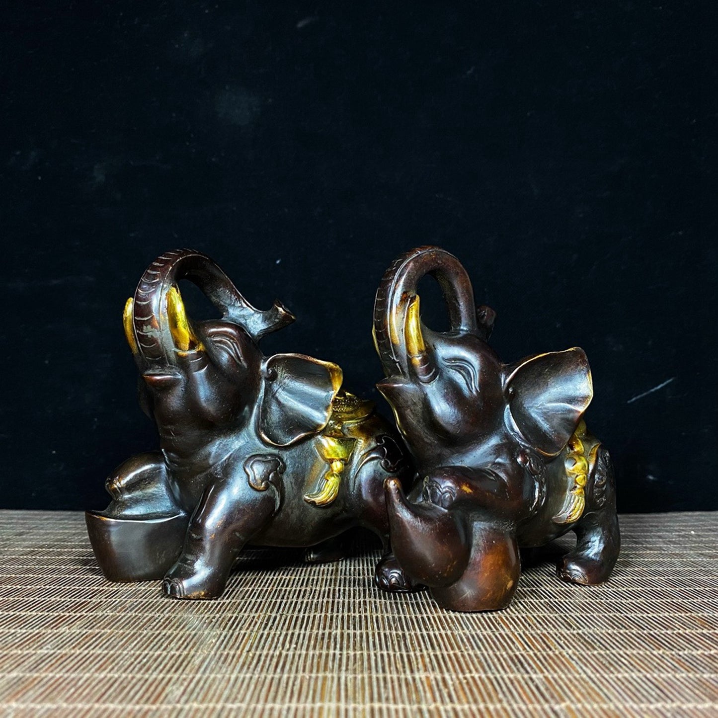 A pair of pure copper gold-plated fortune elephants