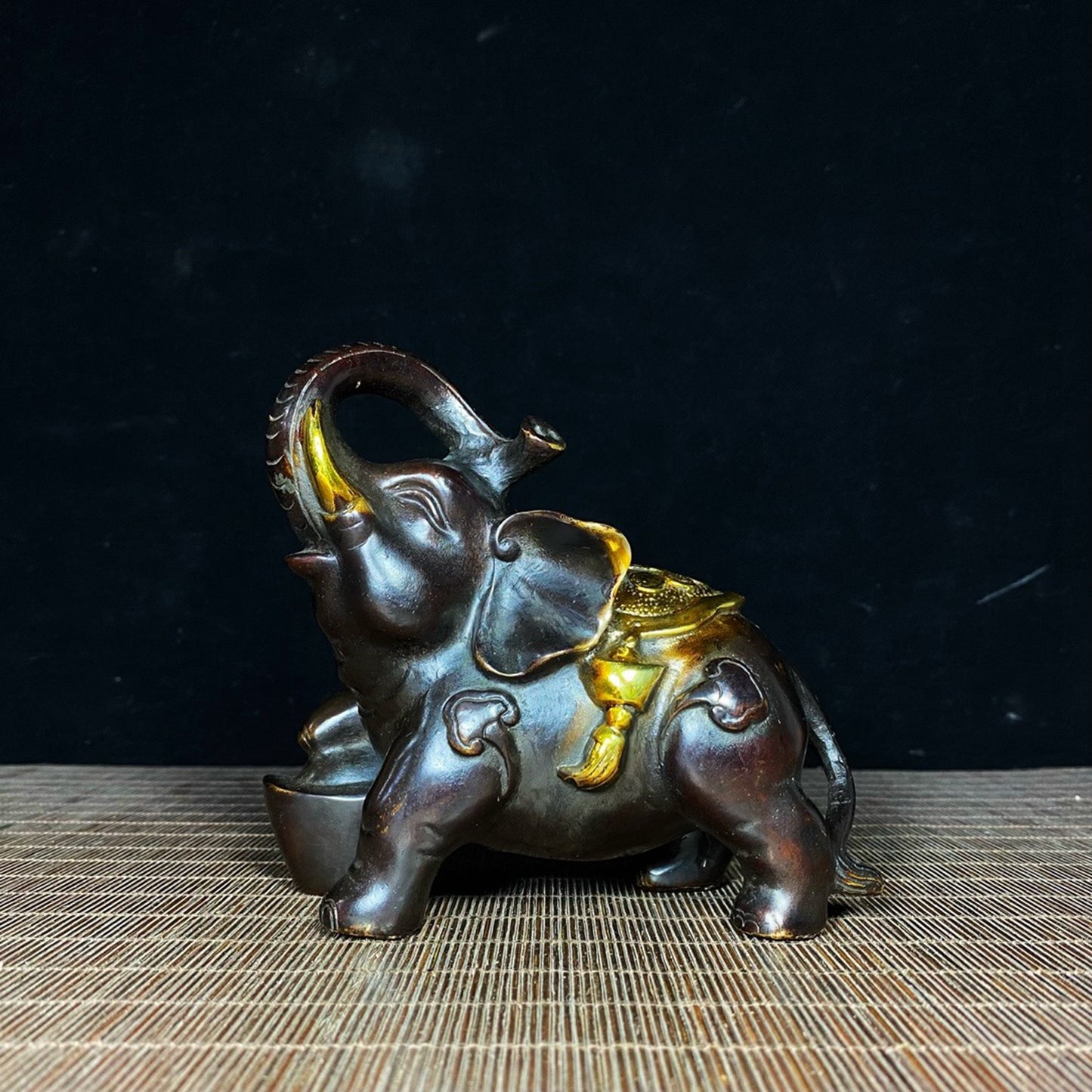 A pair of pure copper gold-plated fortune elephants