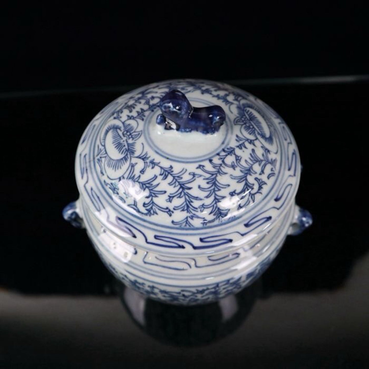 Blue and white entangled branch lotus patterned covered jar