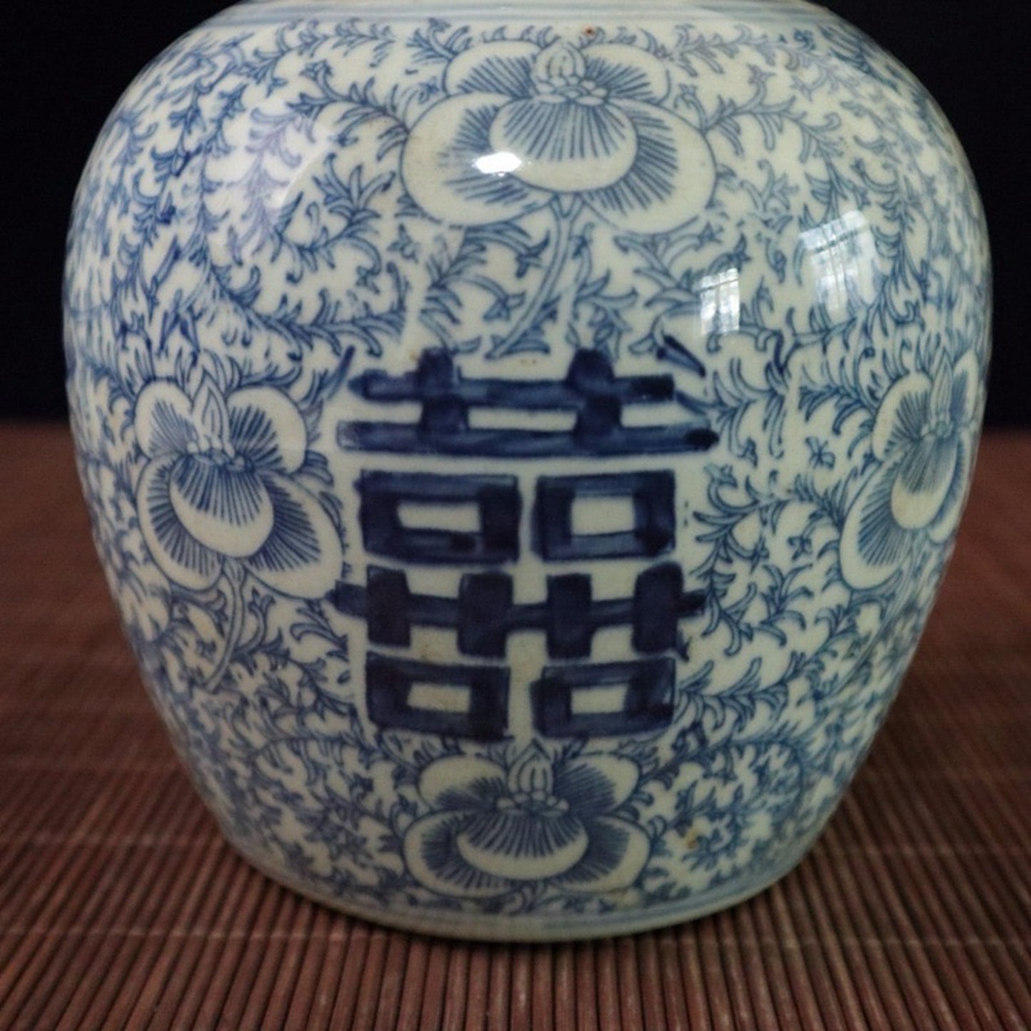 Blue and white lotus patterned happiness shaped jar