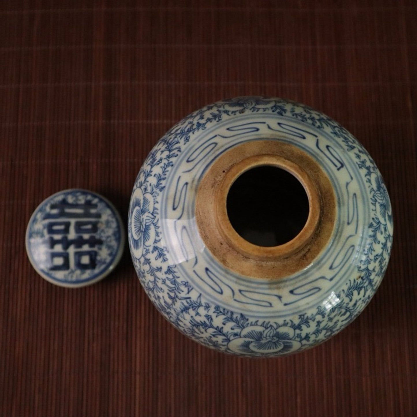 Blue and white lotus patterned happiness shaped jar
