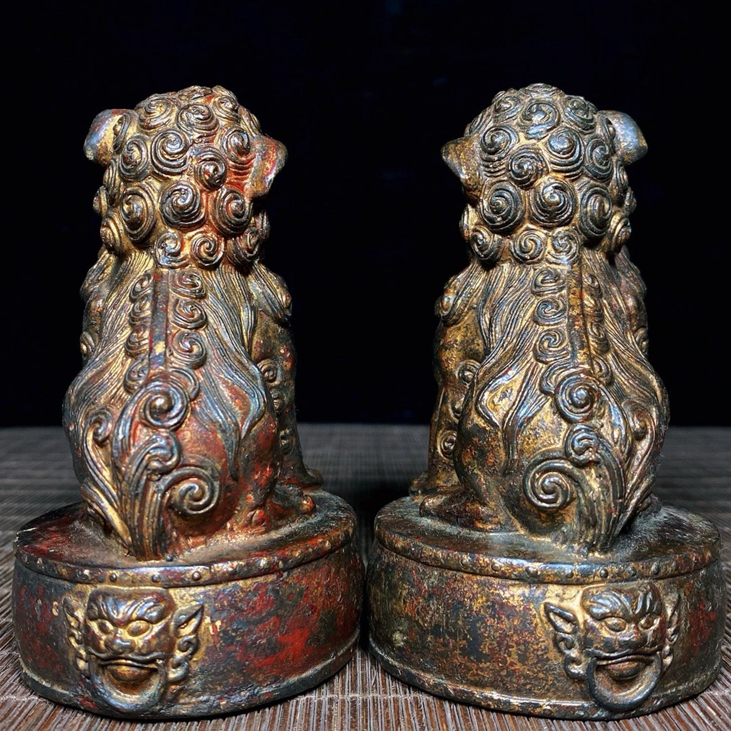 A pair of old copper tire mud gold drum face lions