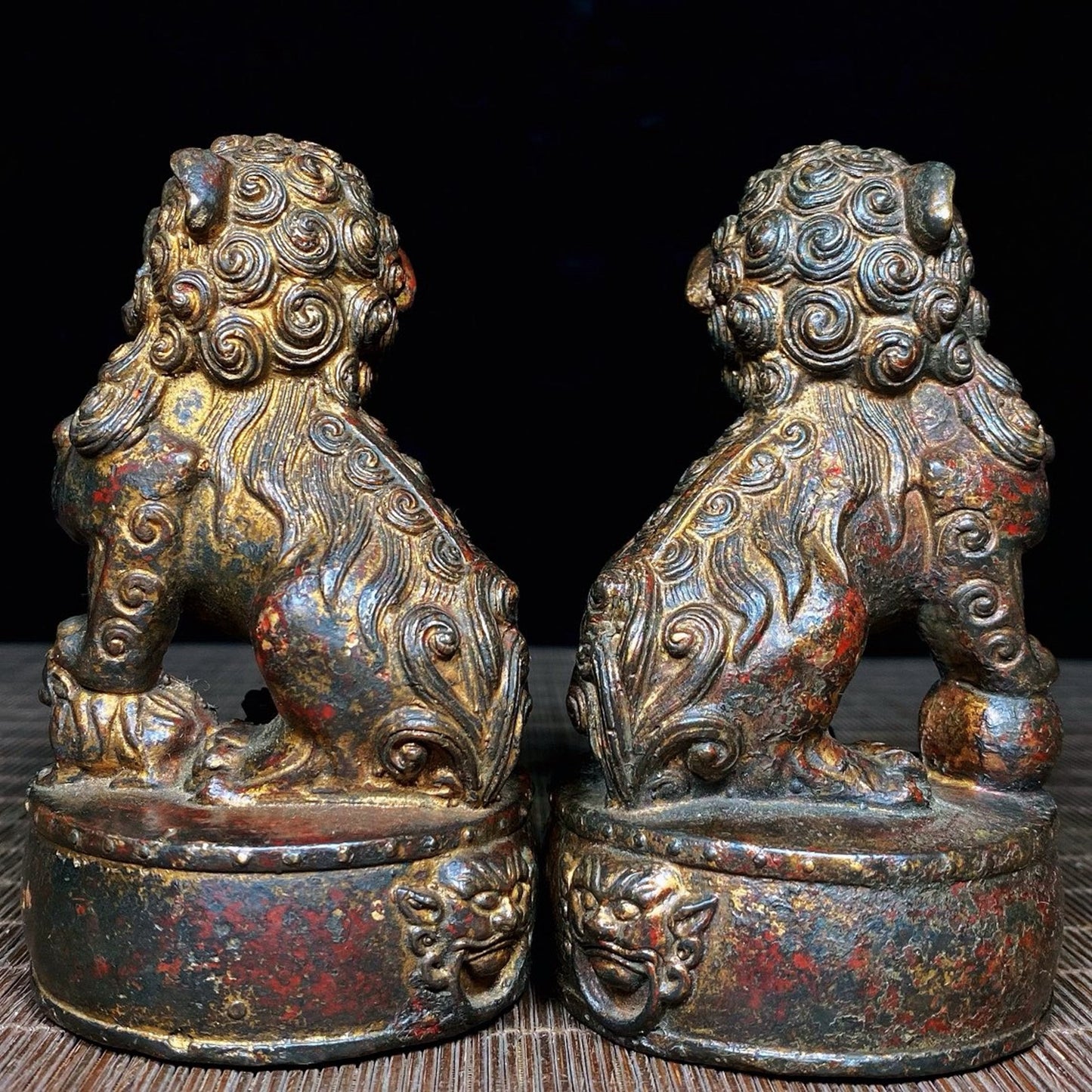 A pair of old copper tire mud gold drum face lions