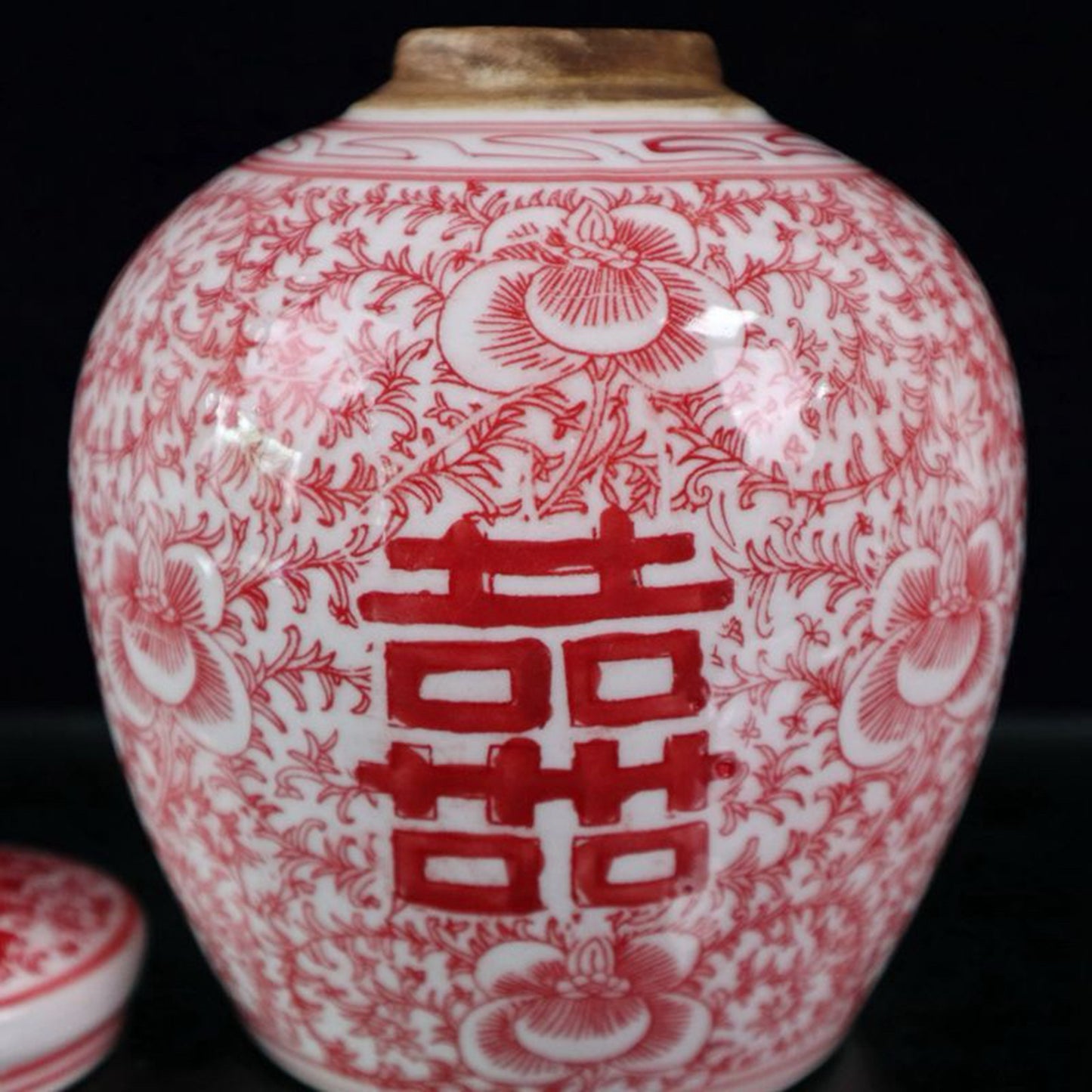 Glazed Double Happiness Red Entangled Lotus Pattern Cover Jar