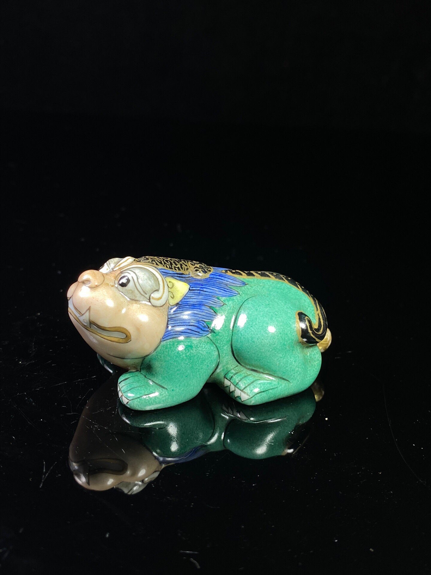 Chinese antique porcelain body painting enamel colored Pixiu shaped snuff bottle