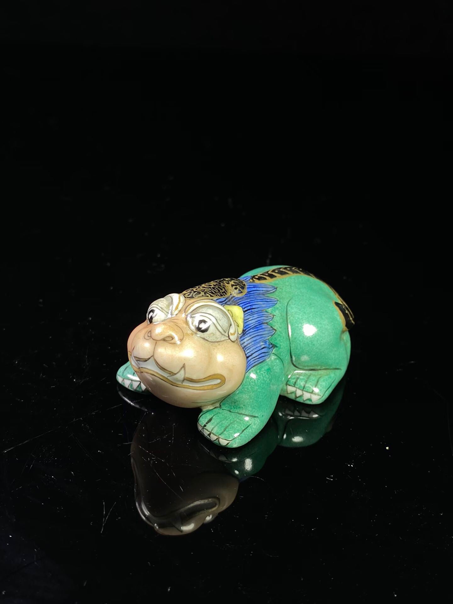 Chinese antique porcelain body painting enamel colored Pixiu shaped snuff bottle