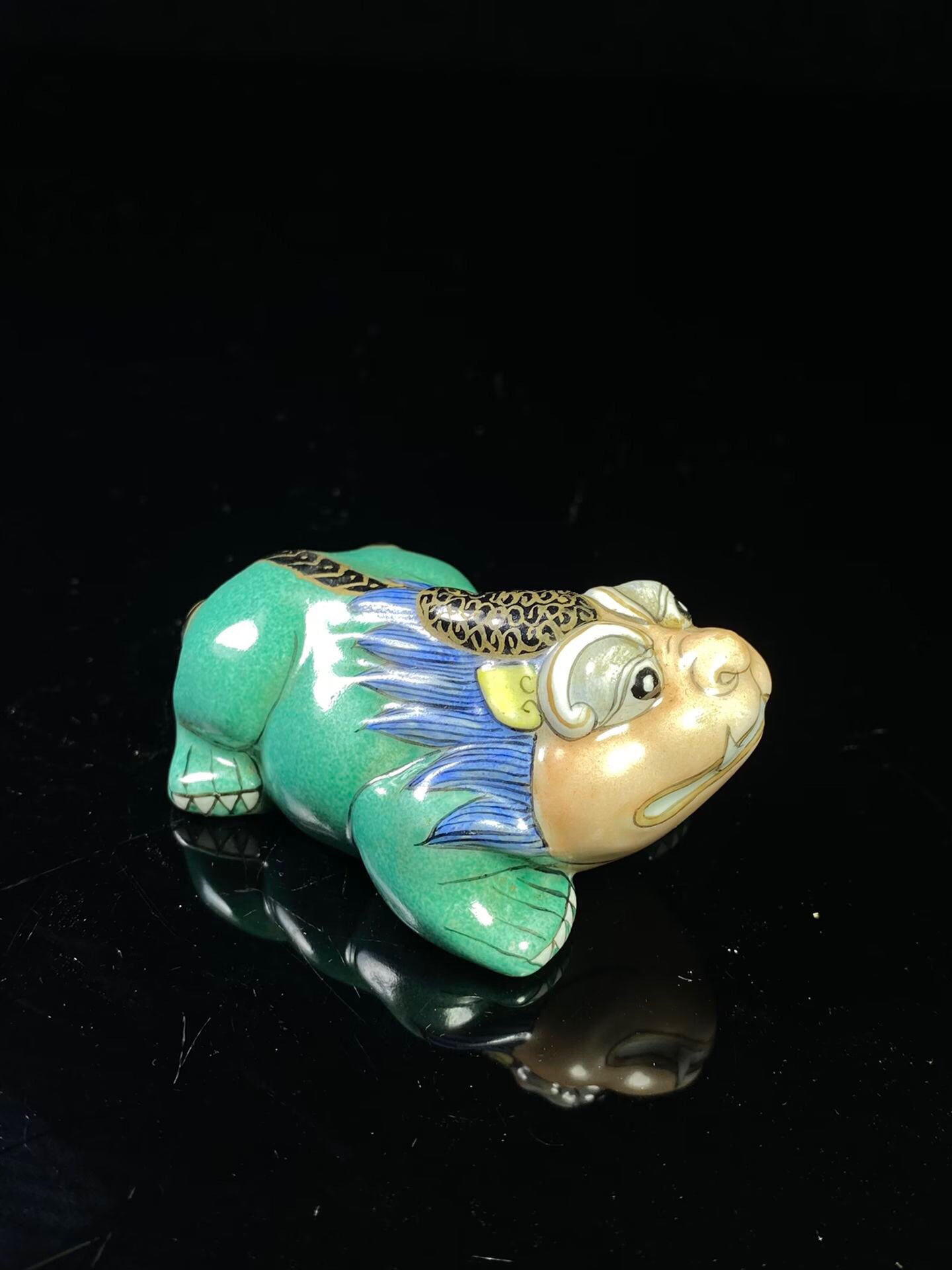 Chinese antique porcelain body painting enamel colored Pixiu shaped snuff bottle