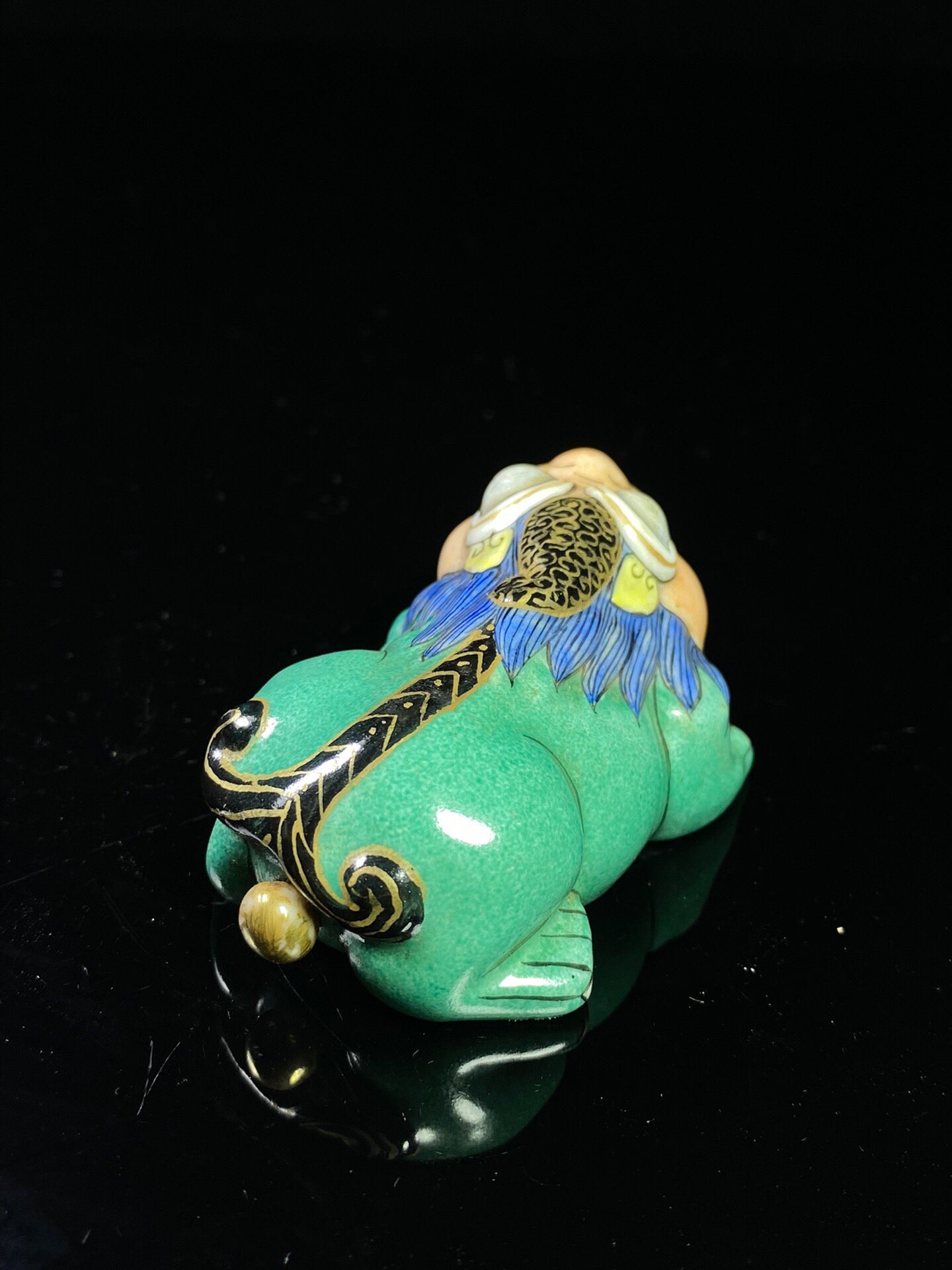 Chinese antique porcelain body painting enamel colored Pixiu shaped snuff bottle