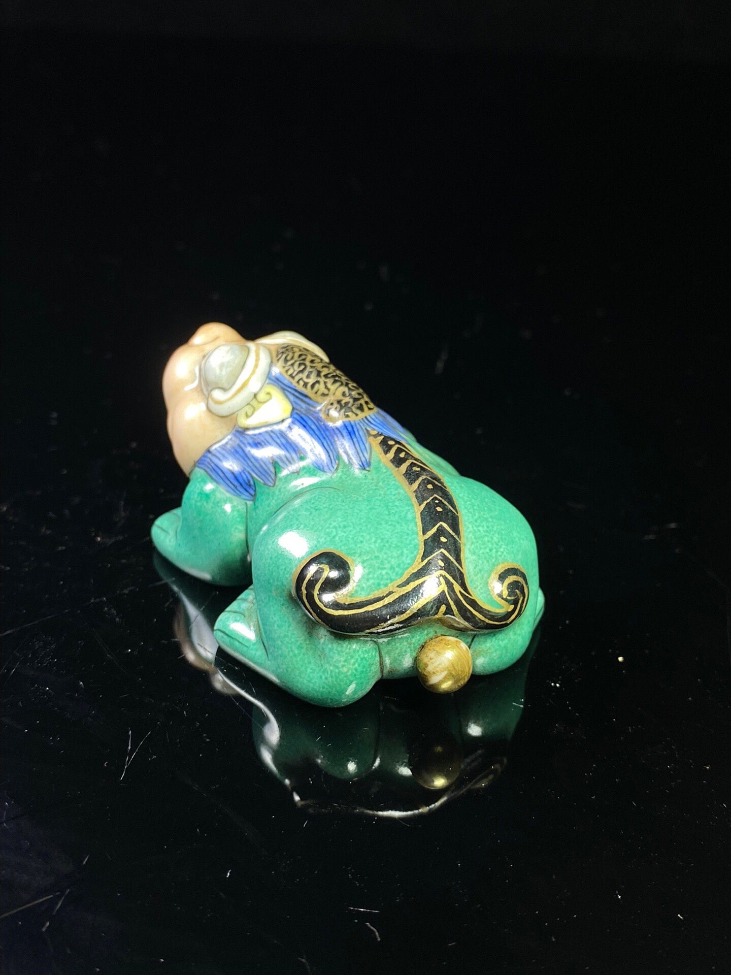 Chinese antique porcelain body painting enamel colored Pixiu shaped snuff bottle