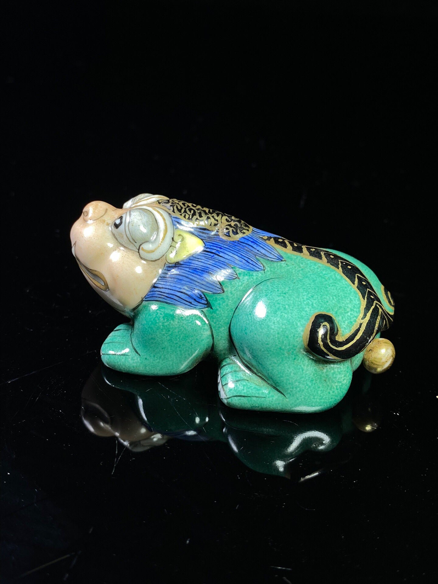 Chinese antique porcelain body painting enamel colored Pixiu shaped snuff bottle