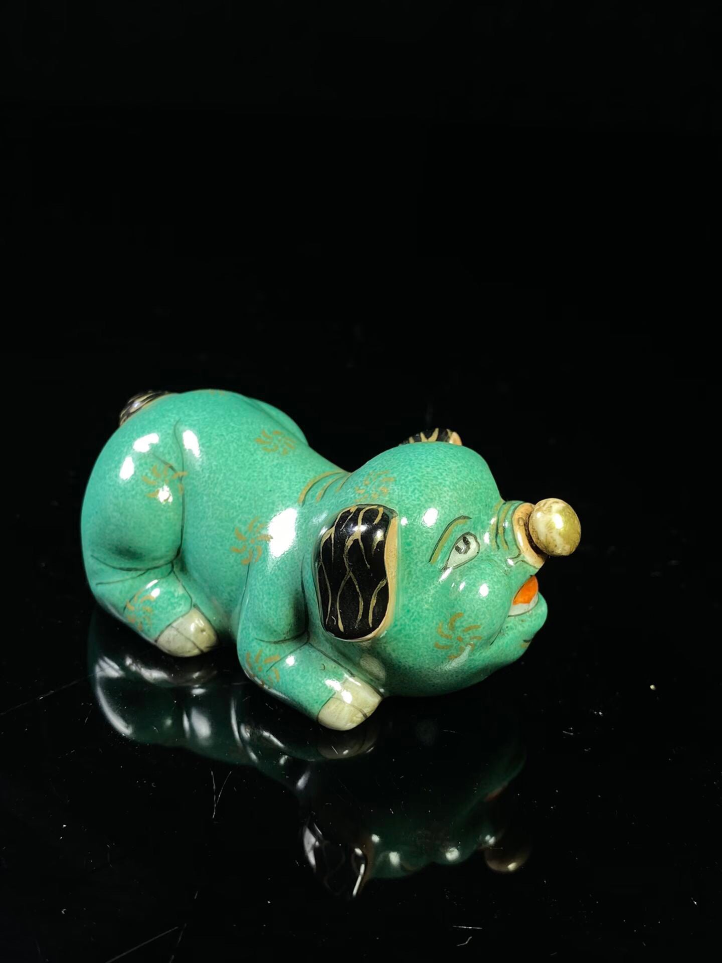Chinese antique porcelain body painting enamel colored large fat pig shaped snuff bottle