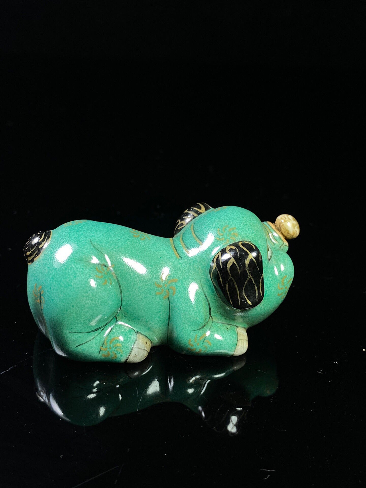 Chinese antique porcelain body painting enamel colored large fat pig shaped snuff bottle
