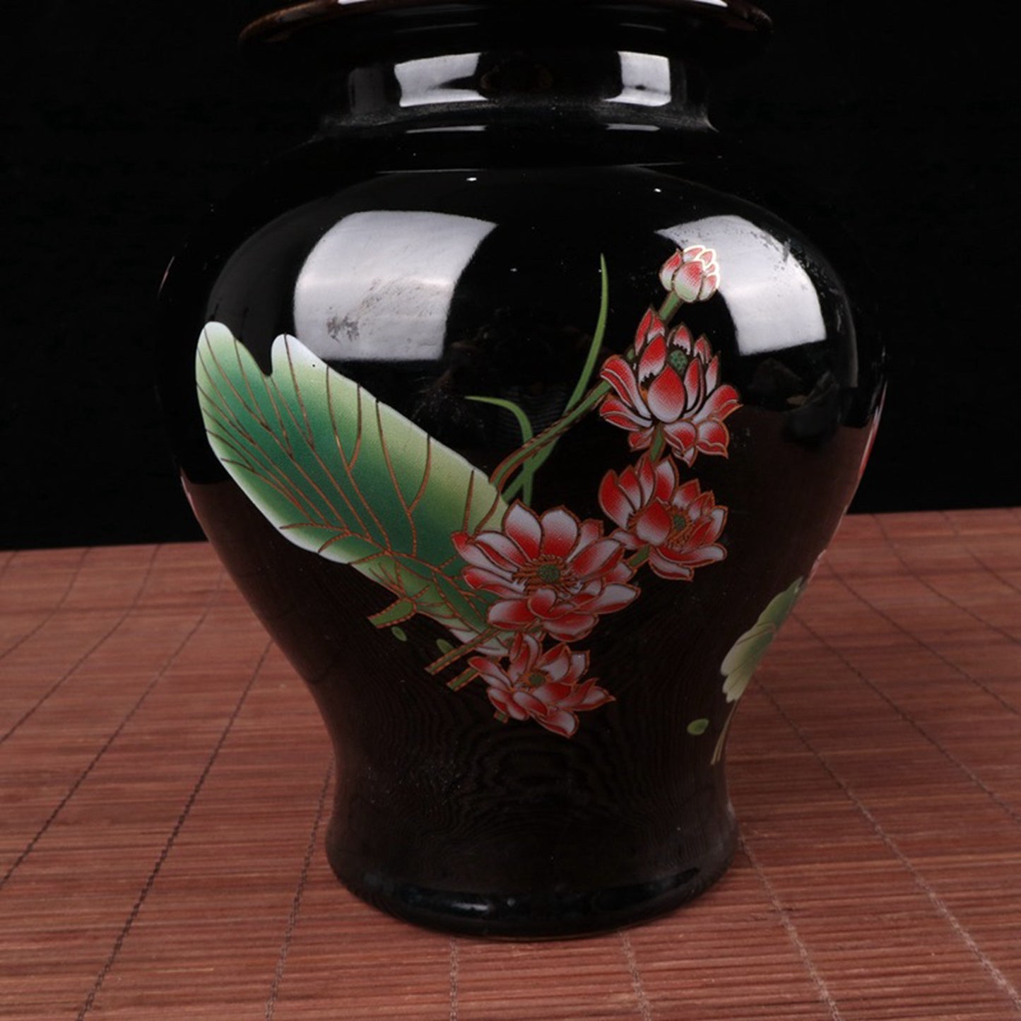 Black gold glazed lotus leaf patterned general jar