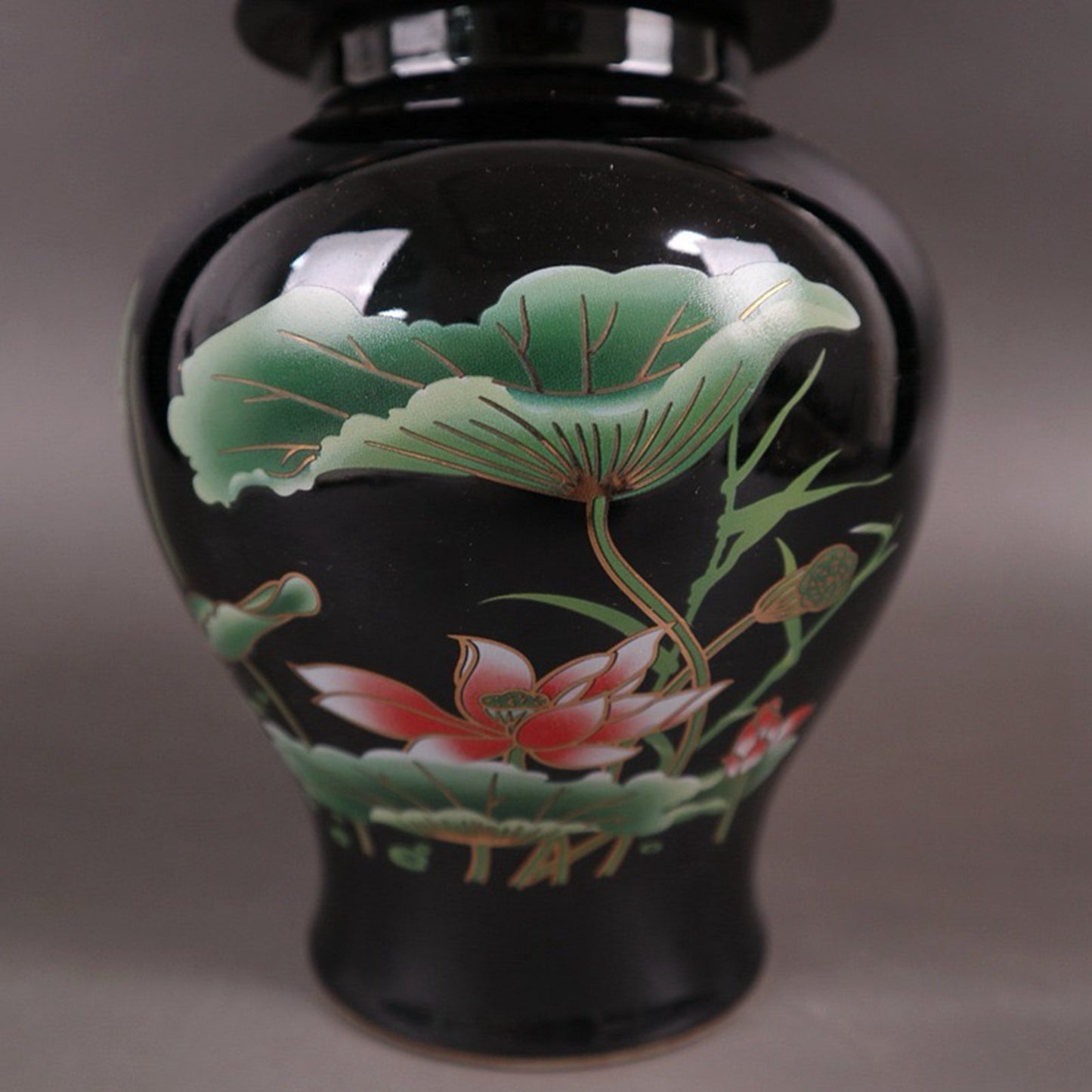 Black gold glazed lotus patterned general jar