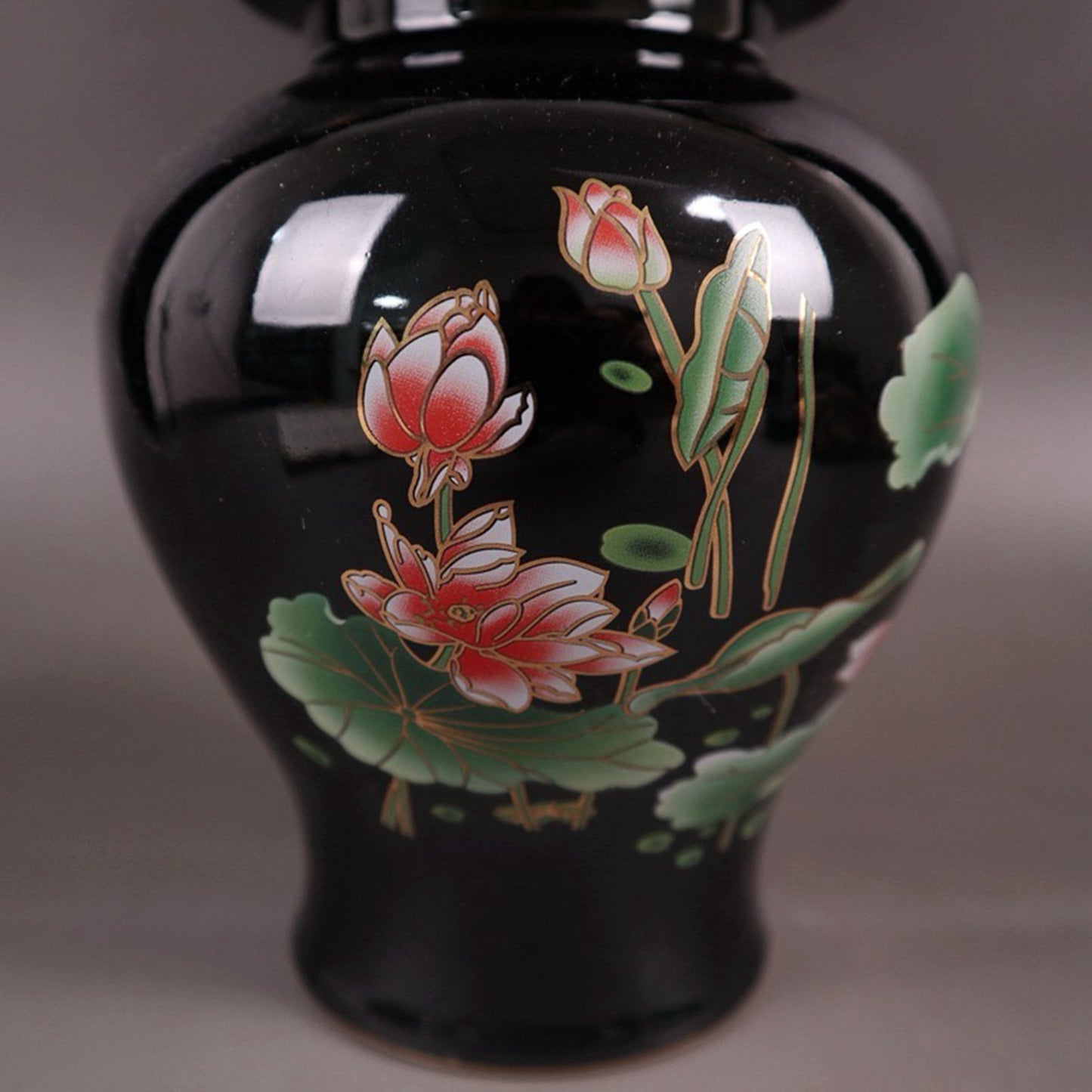 Black gold glazed lotus patterned general jar
