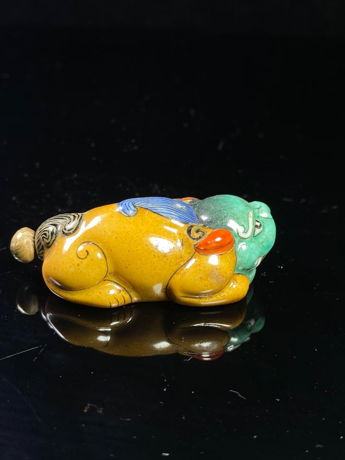 Chinese antique porcelain body painting enamel colored Pixiu shaped snuff bottle