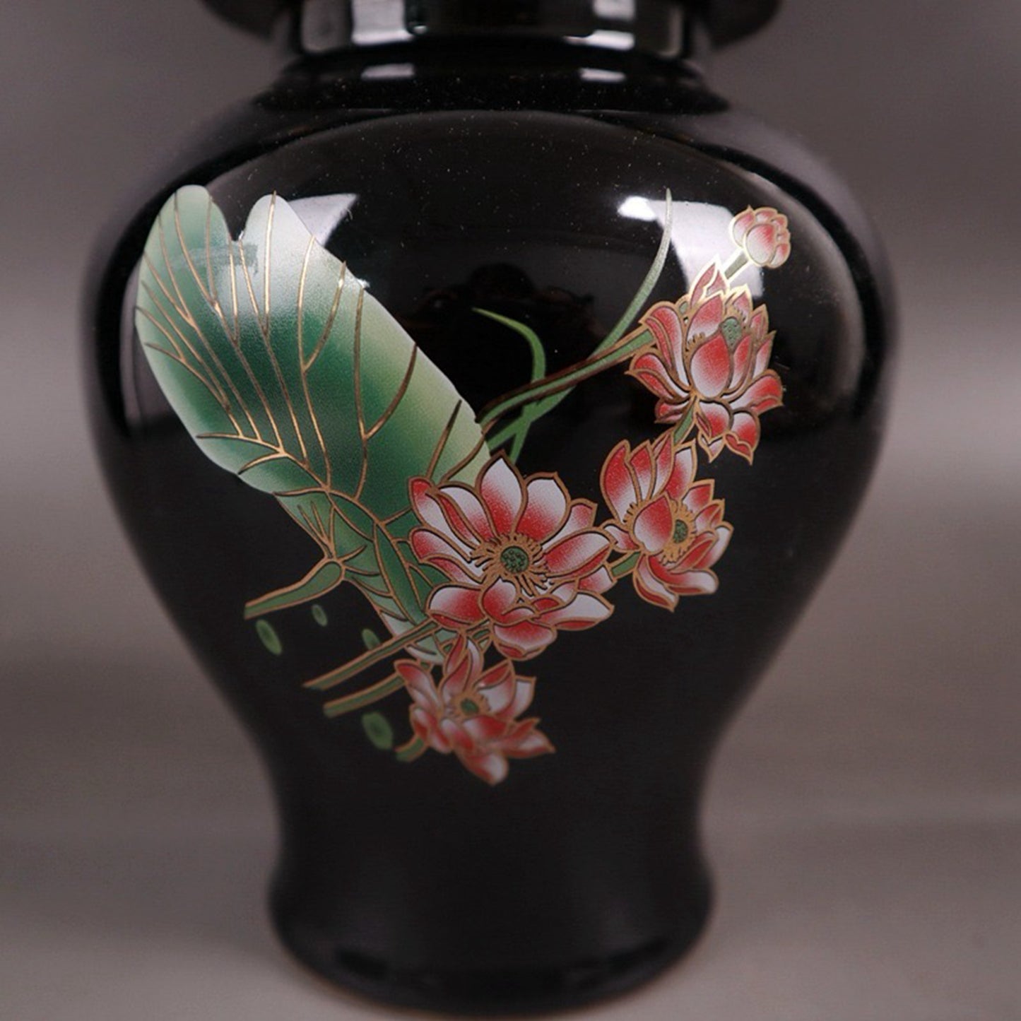 Black gold glazed lotus patterned general jar
