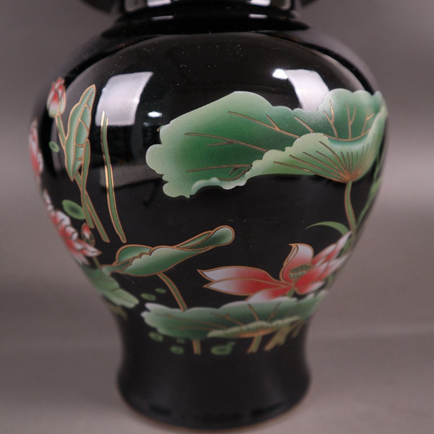 Black gold glazed lotus patterned general jar