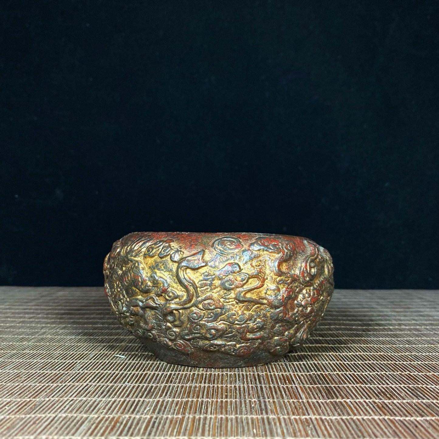 Old copper tire mud gold relief lion auspicious cloud incense burner pen wash