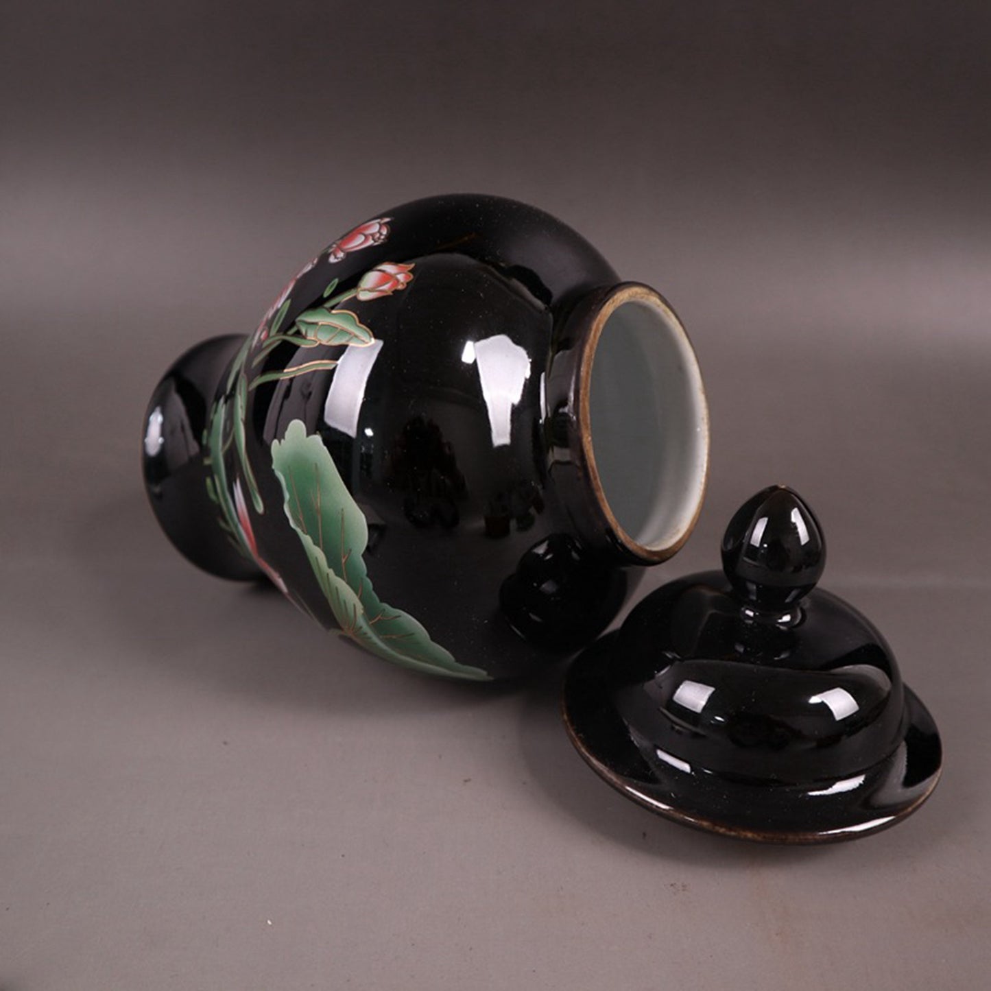 Black gold glazed lotus patterned general jar