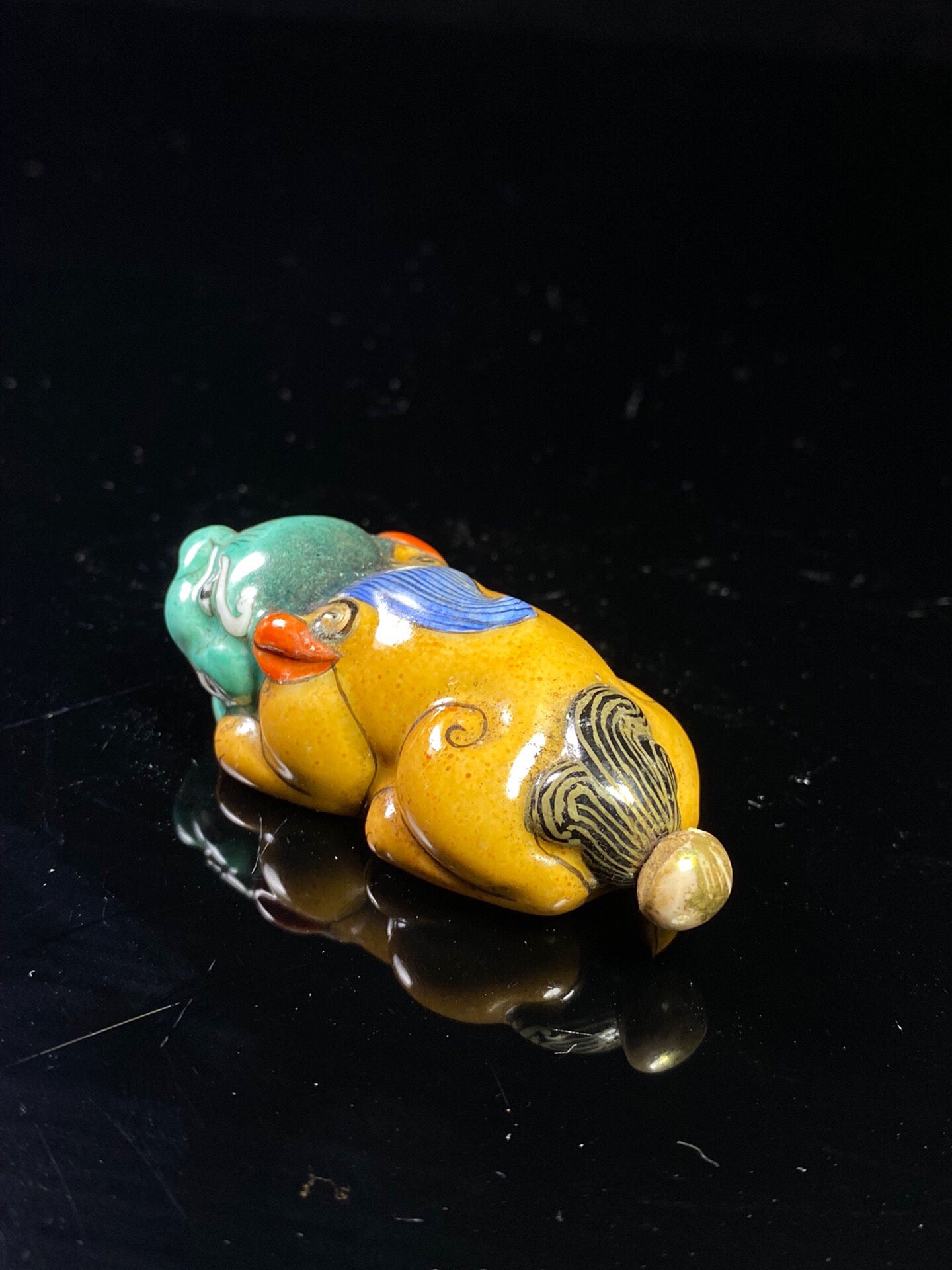 Chinese antique porcelain body painting enamel colored Pixiu shaped snuff bottle