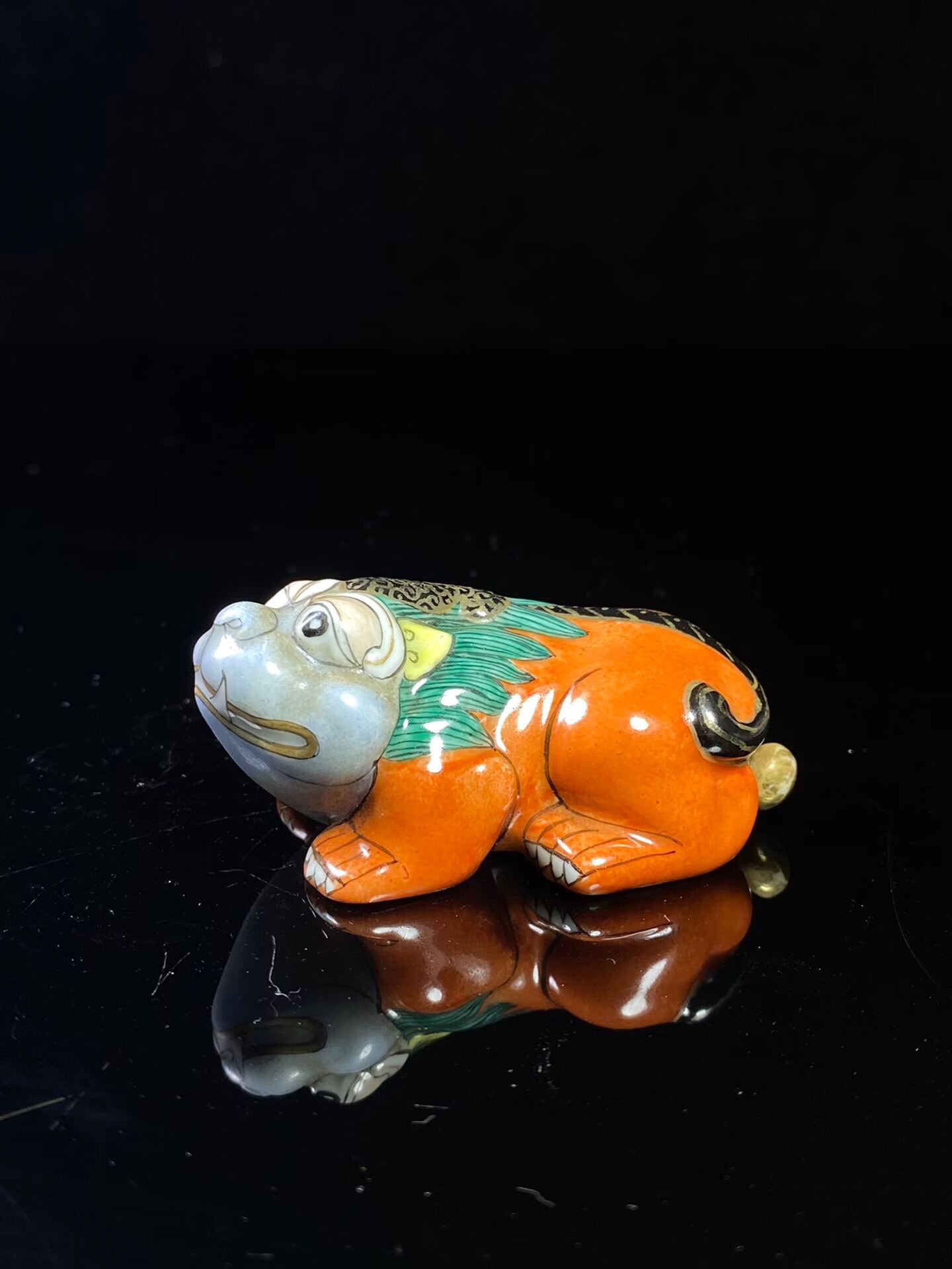 Chinese antique porcelain body painting enamel colored Pixiu shaped snuff bottle