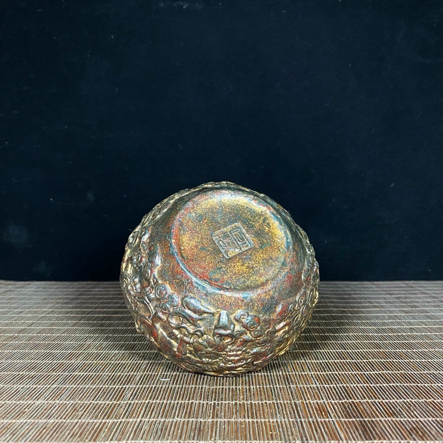 Old copper tire mud gold relief lion auspicious cloud incense burner pen wash