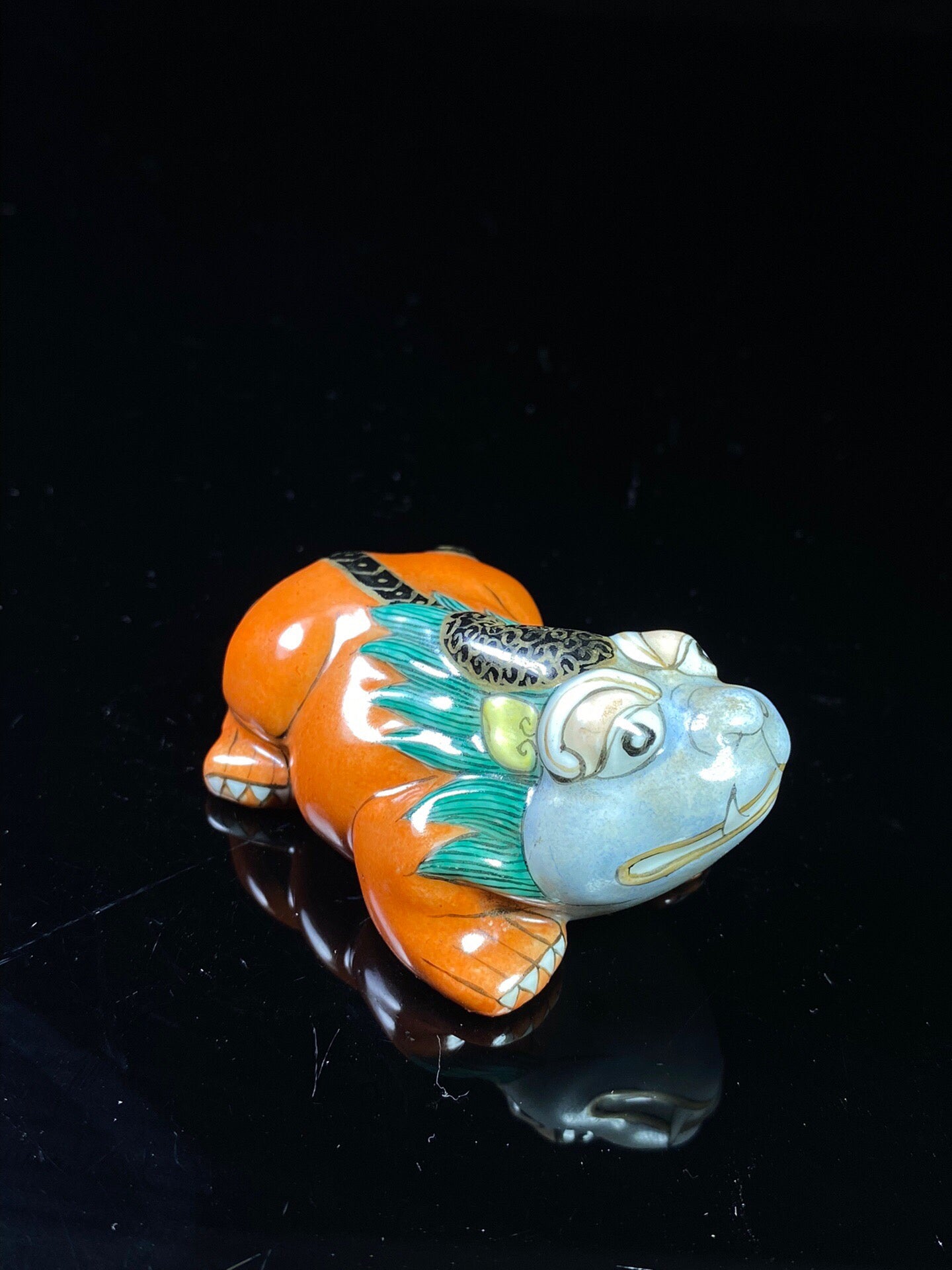 Chinese antique porcelain body painting enamel colored Pixiu shaped snuff bottle