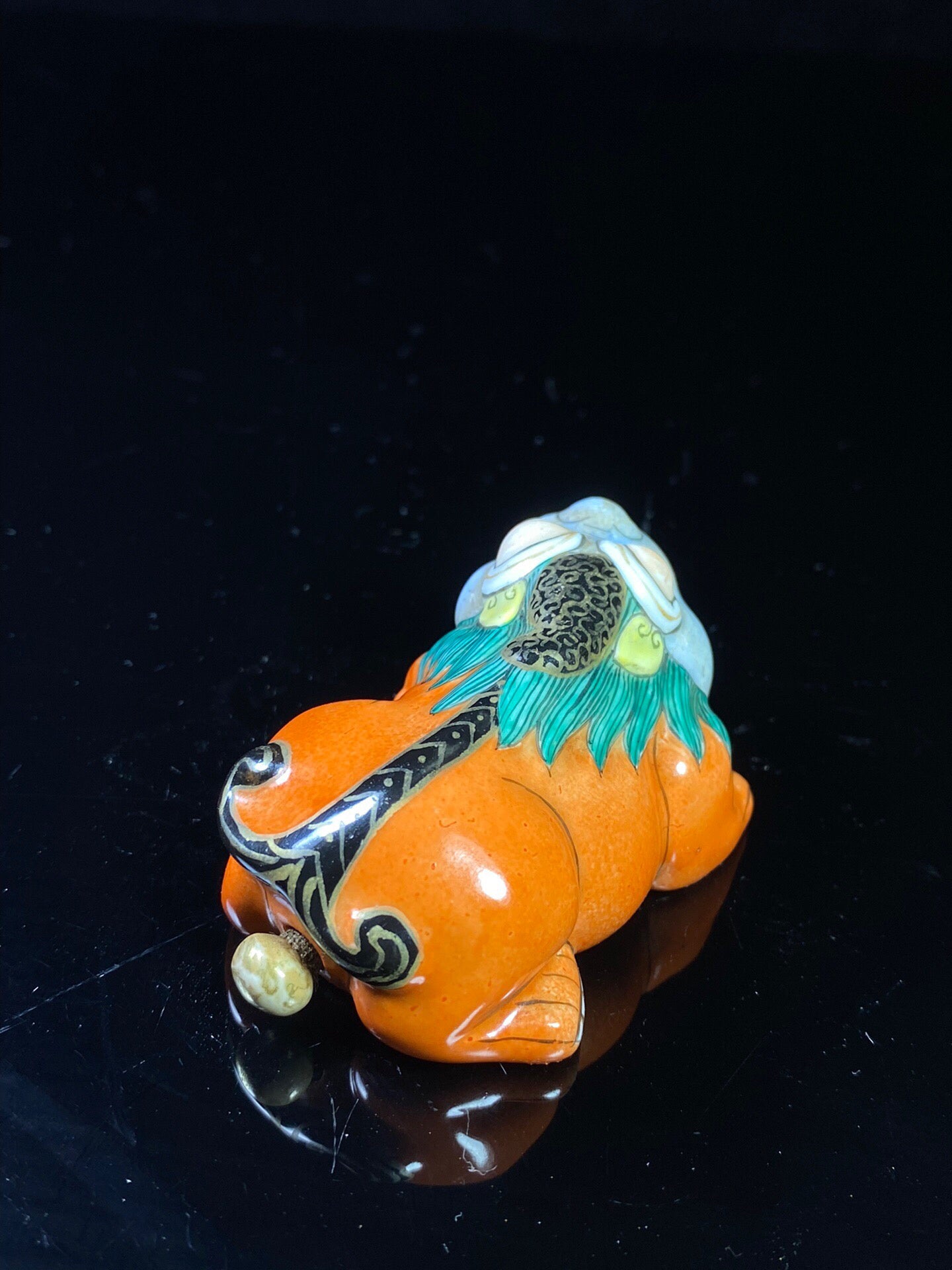 Chinese antique porcelain body painting enamel colored Pixiu shaped snuff bottle
