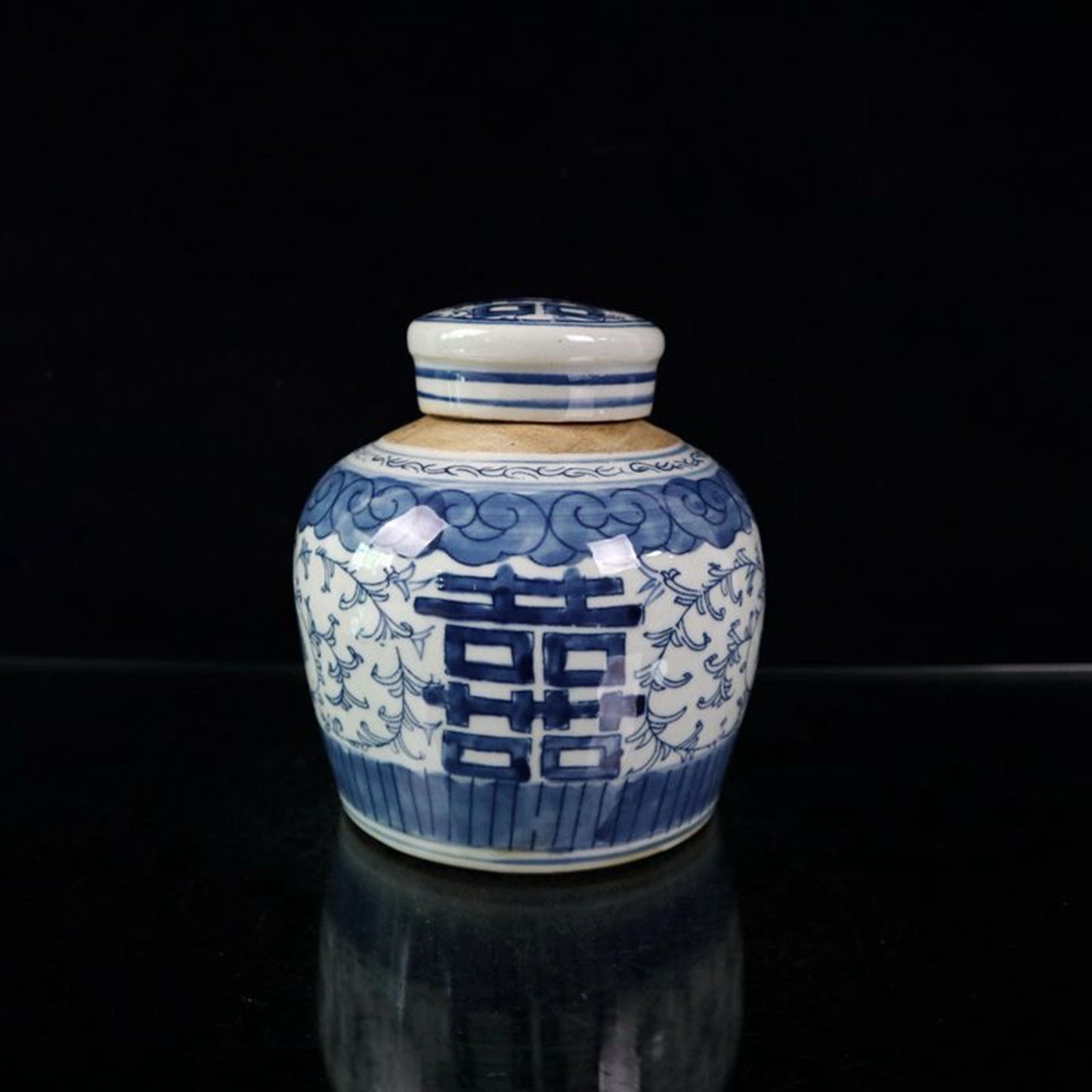 Ceramic blue and white double happiness entangled branch lotus patterned lid jar