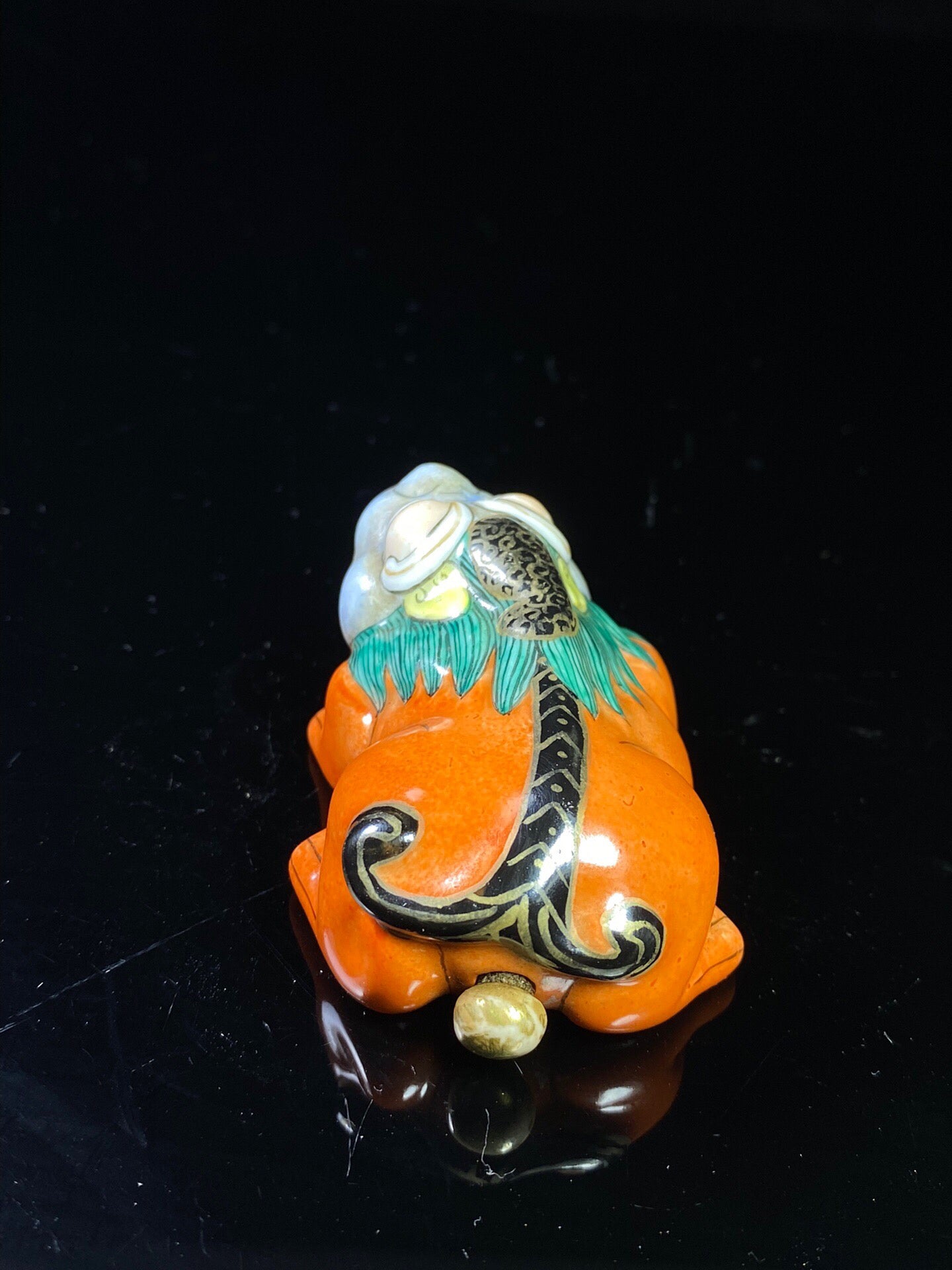 Chinese antique porcelain body painting enamel colored Pixiu shaped snuff bottle