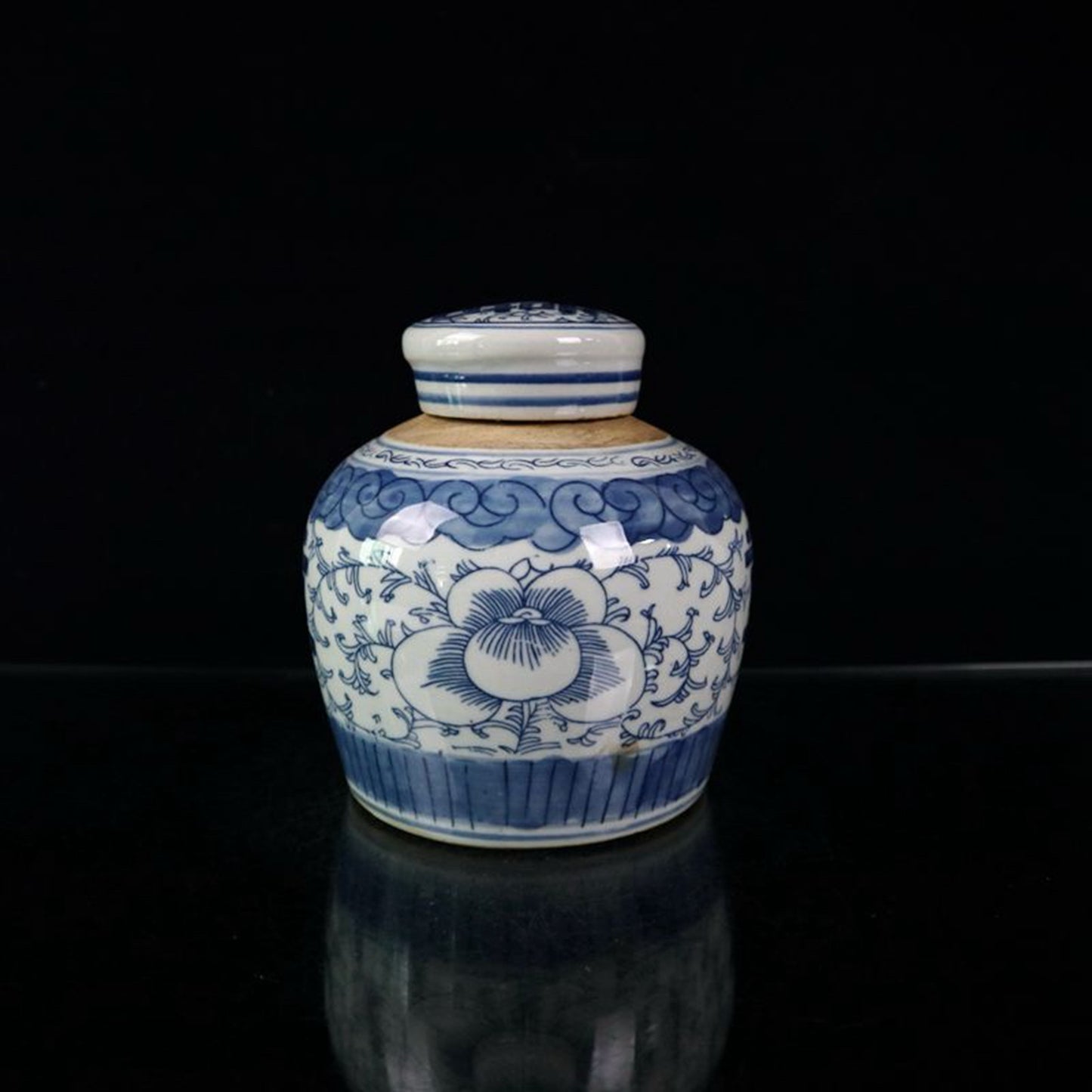 Ceramic blue and white double happiness entangled branch lotus patterned lid jar