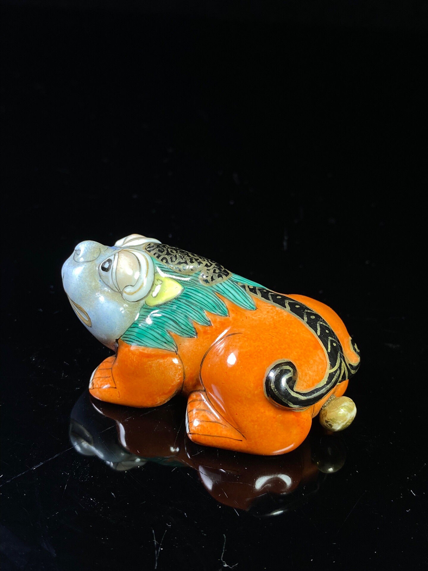 Chinese antique porcelain body painting enamel colored Pixiu shaped snuff bottle