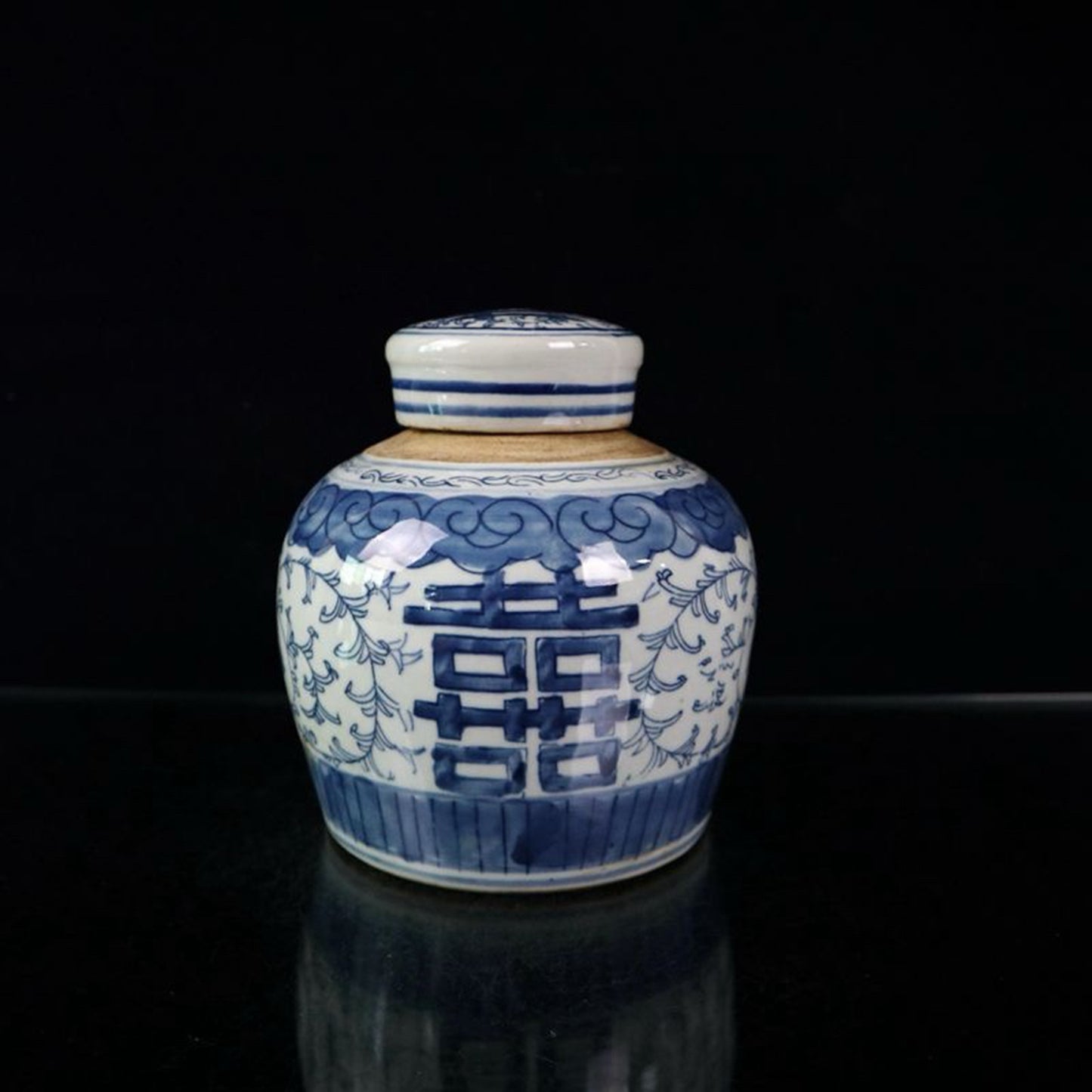 Ceramic blue and white double happiness entangled branch lotus patterned lid jar